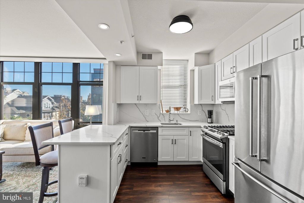 Photo of 1021 N Garfield Street #409, ARLINGTON, VA 22201 (MLS # VAAR2065284)