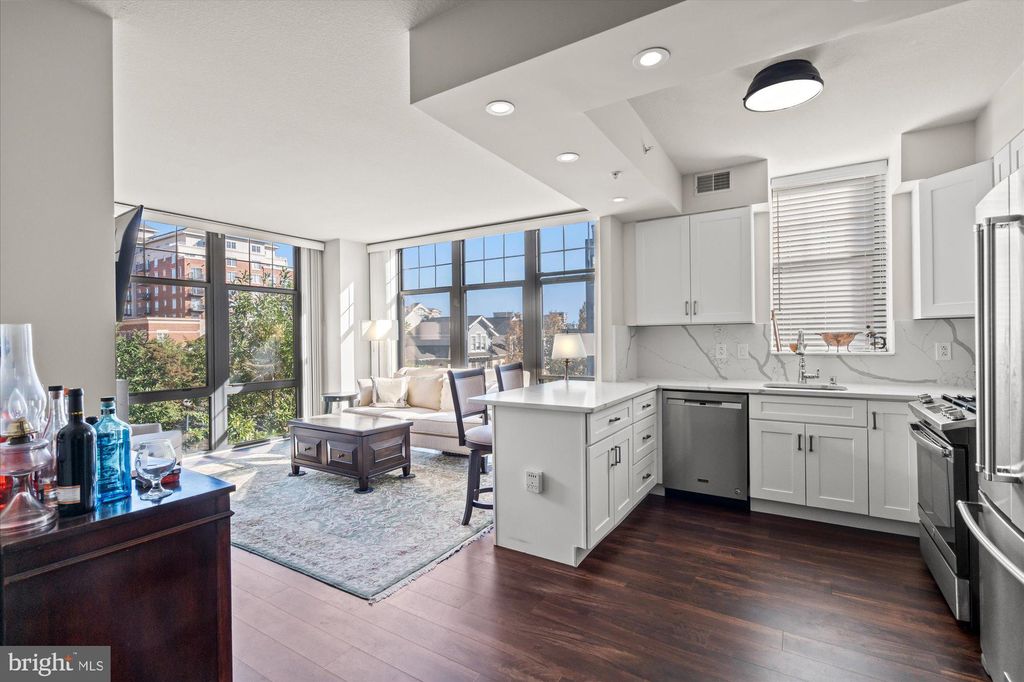 Photo of 1021 N Garfield Street #409, ARLINGTON, VA 22201 (MLS # VAAR2065284)