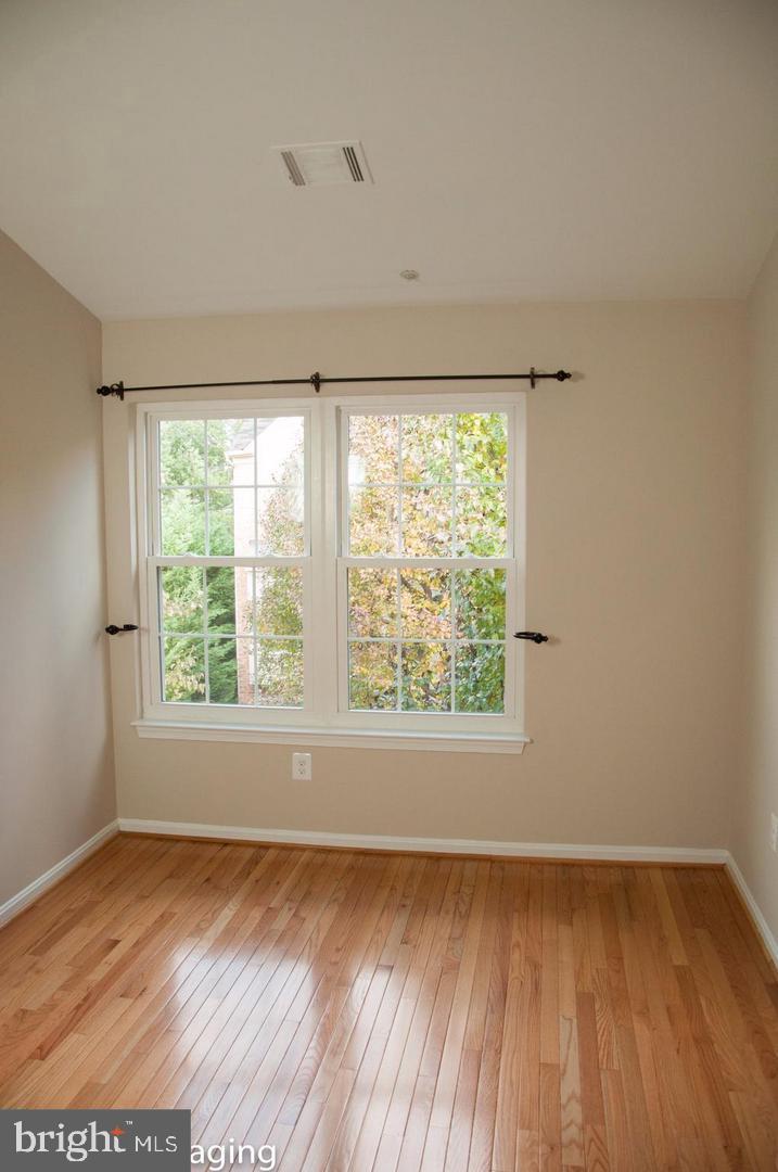 WHEATON OUT RES. (2) - Residential Lease