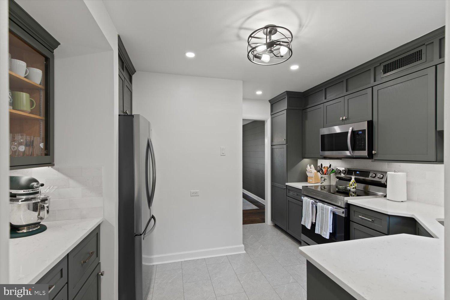 ABBEYVILLE MANOR - Residential