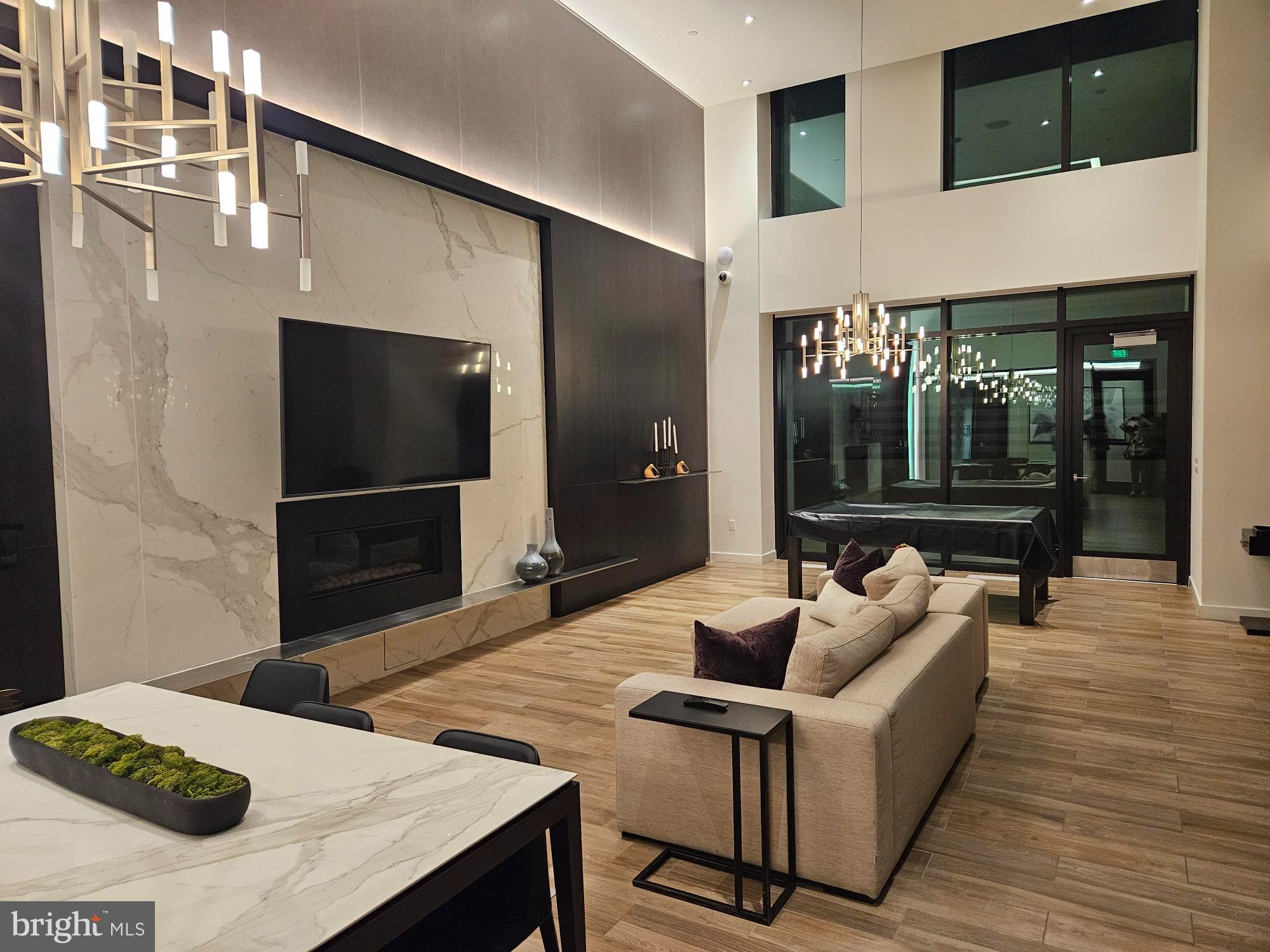 THE VERSE CONDO - Residential Lease