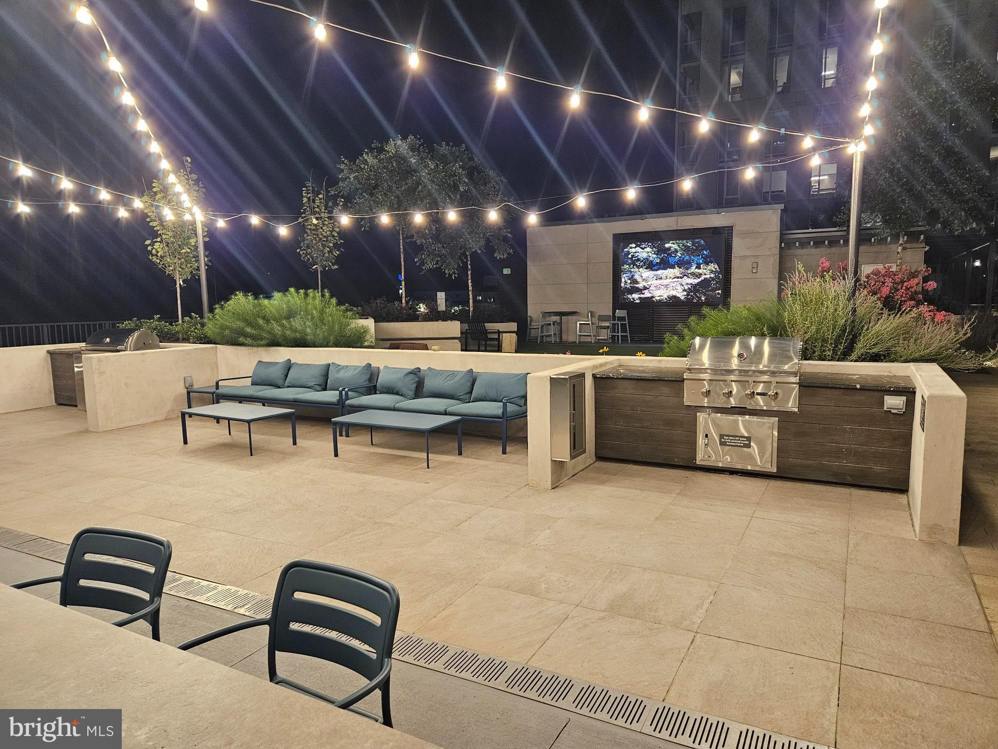 THE VERSE CONDO - Residential Lease