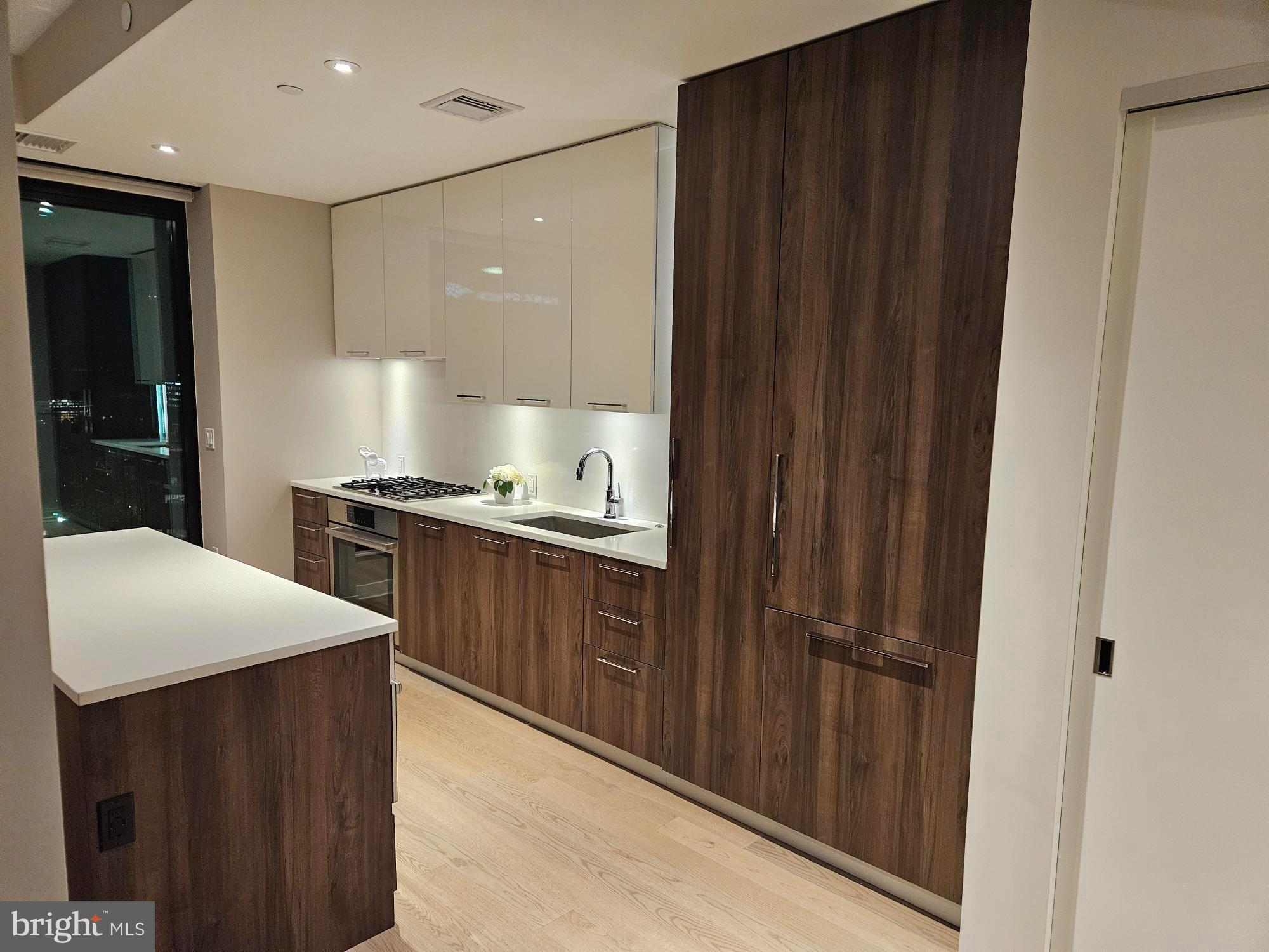 THE VERSE CONDO - Residential Lease