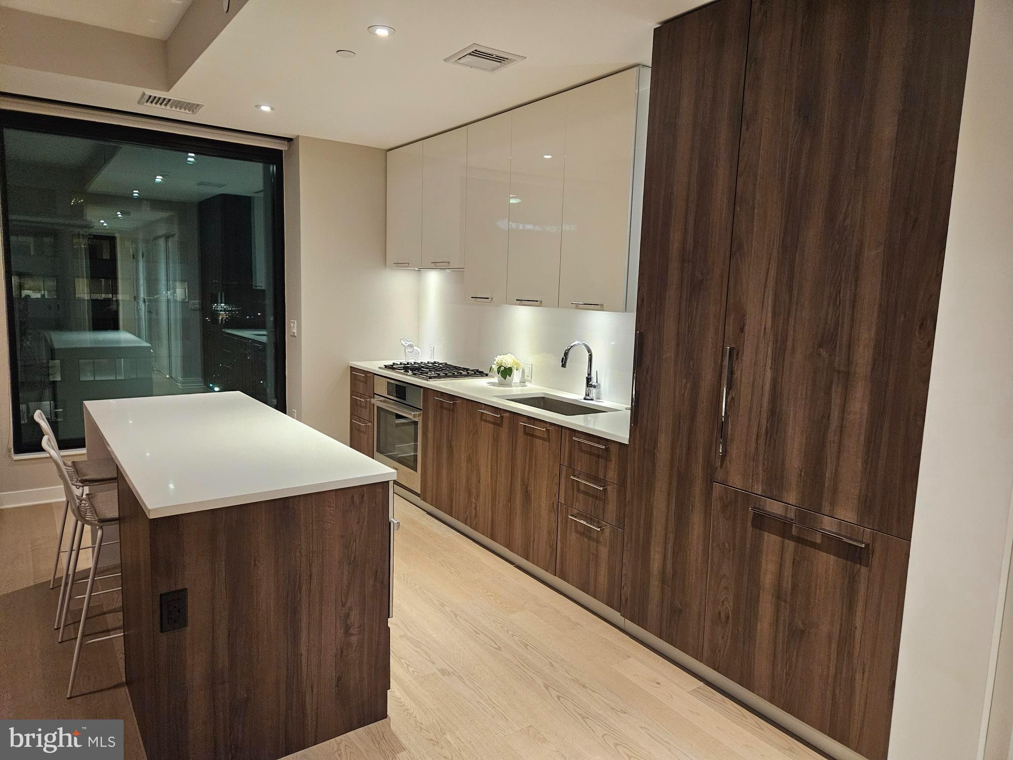 THE VERSE CONDO - Residential Lease