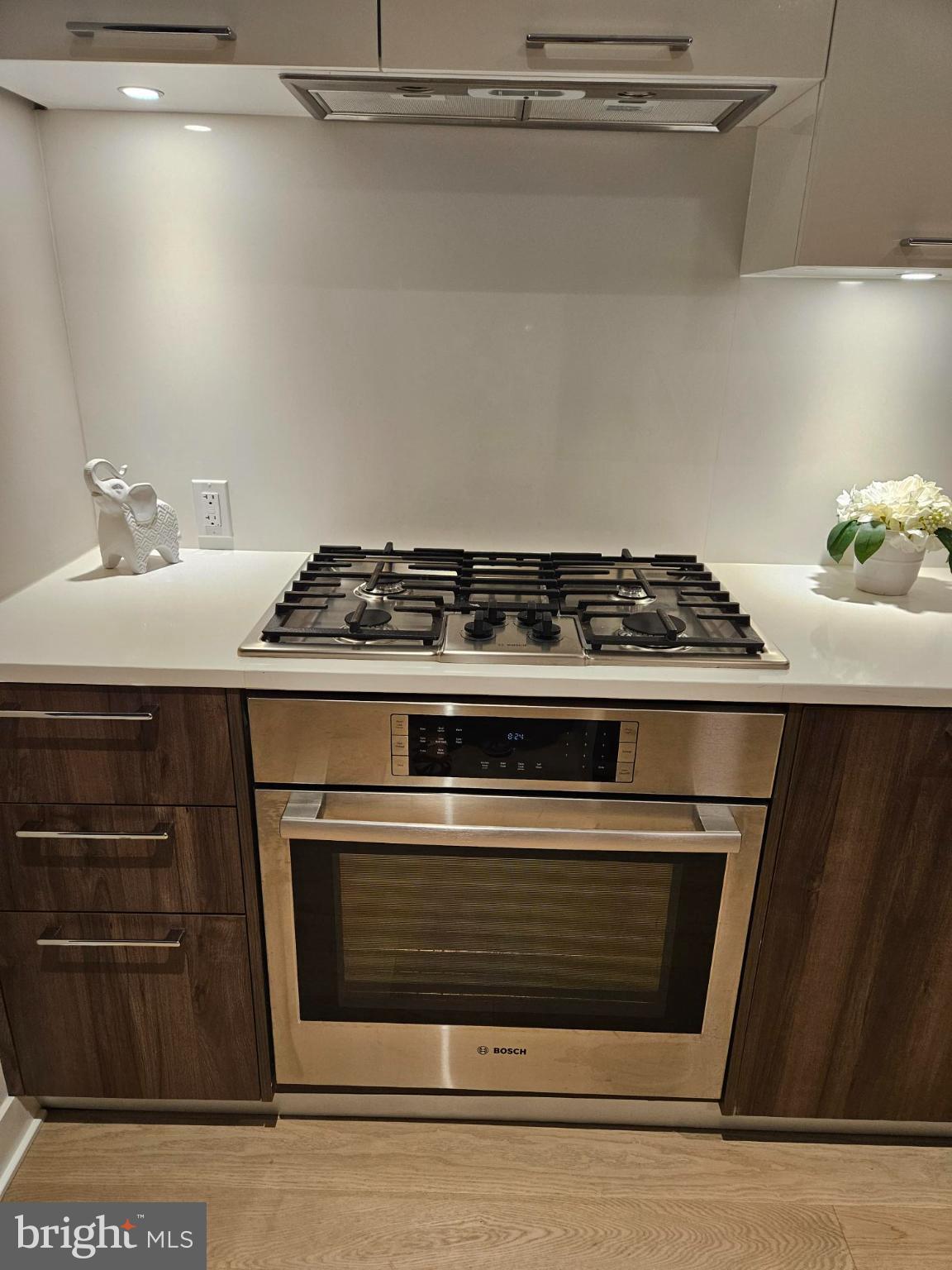 THE VERSE CONDO - Residential Lease