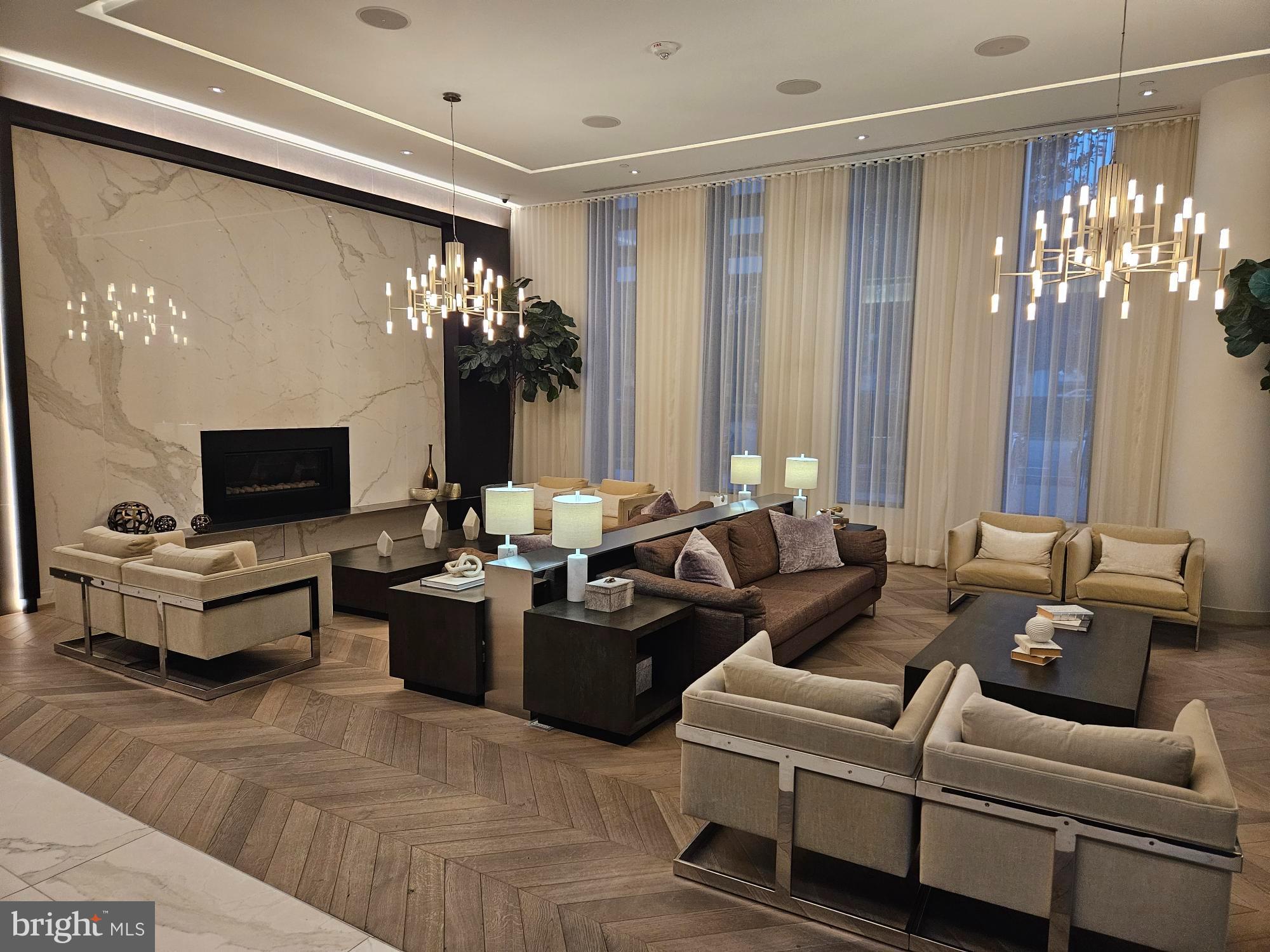 THE VERSE CONDO - Residential Lease