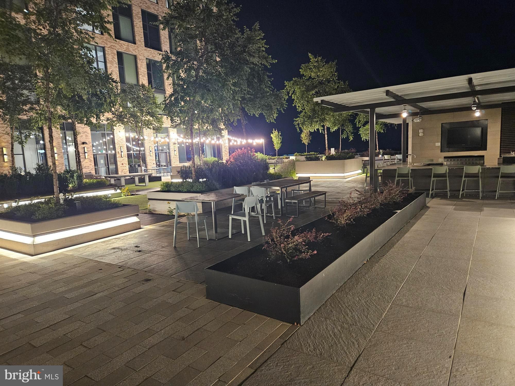 THE VERSE CONDO - Residential Lease