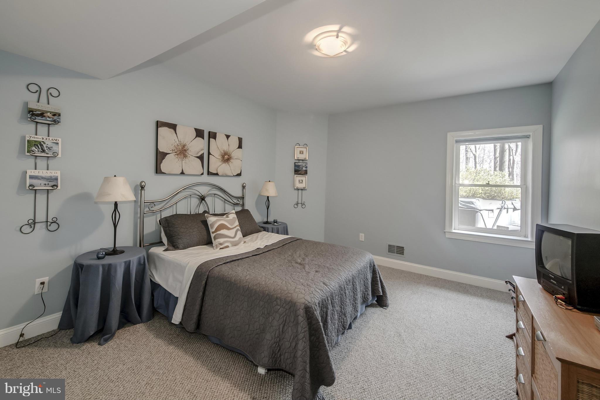 POTOMAC OUTSIDE - Residential