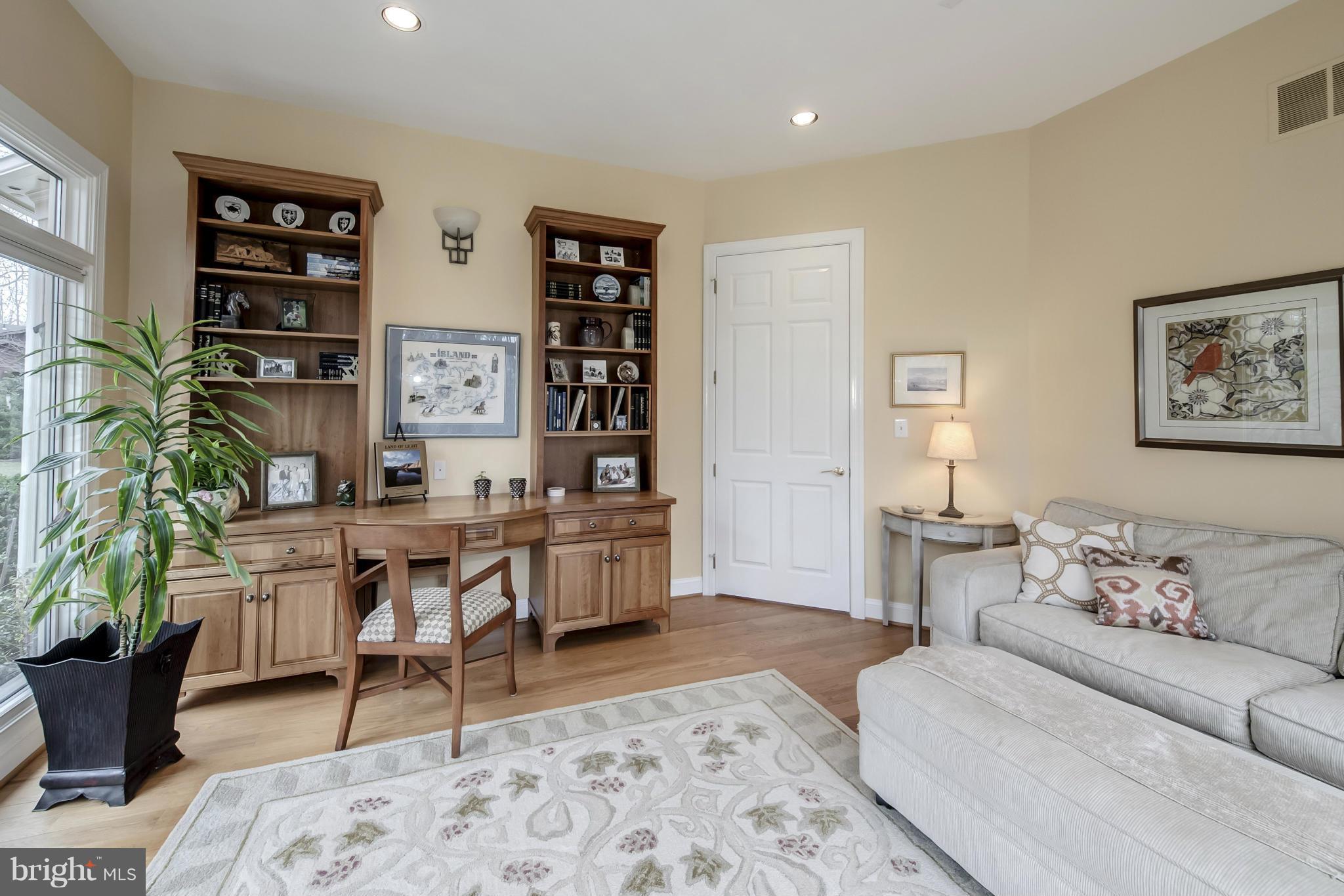 POTOMAC OUTSIDE - Residential