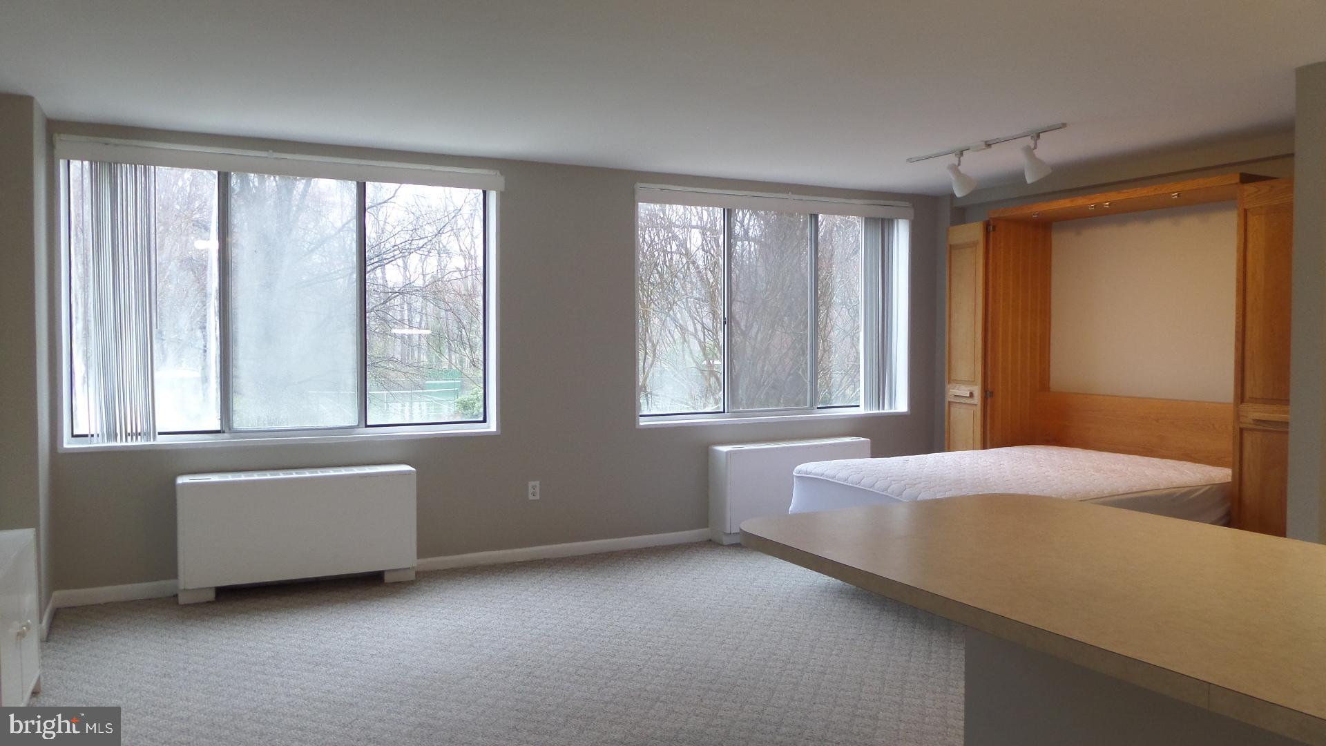 RIVER TOWERS - Residential Lease