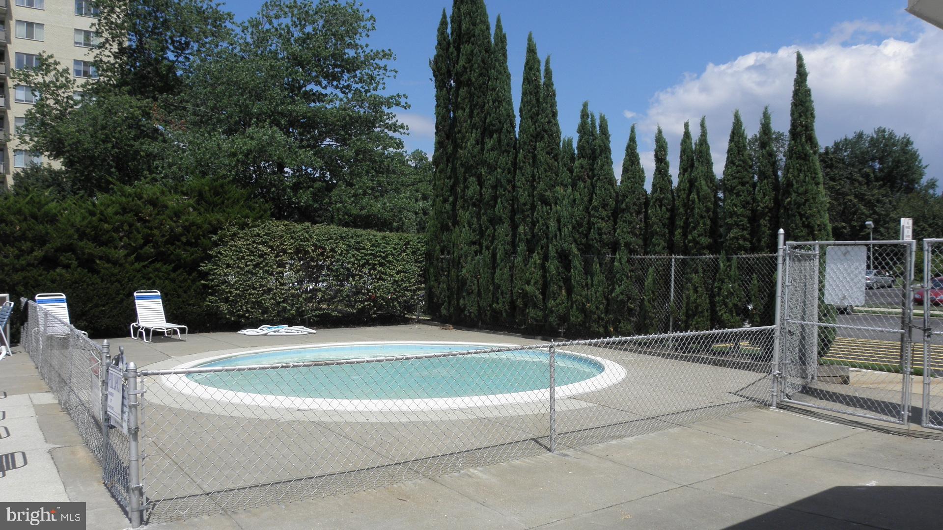 RIVER TOWERS - Residential Lease