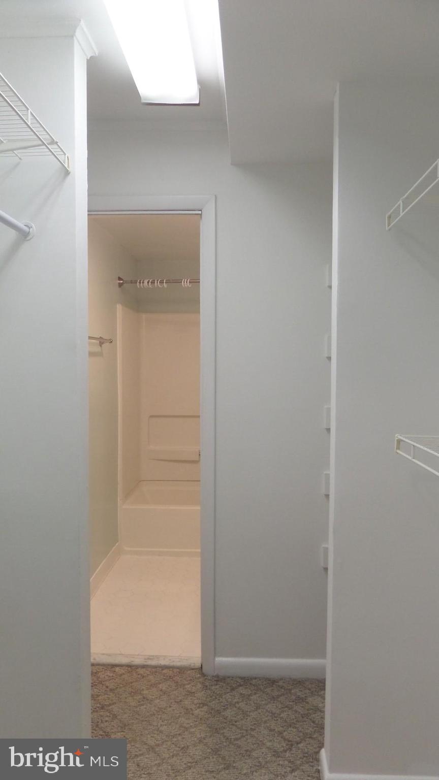 RIVER TOWERS - Residential Lease