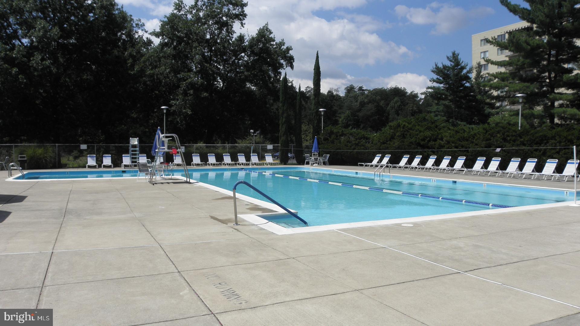 RIVER TOWERS - Residential Lease