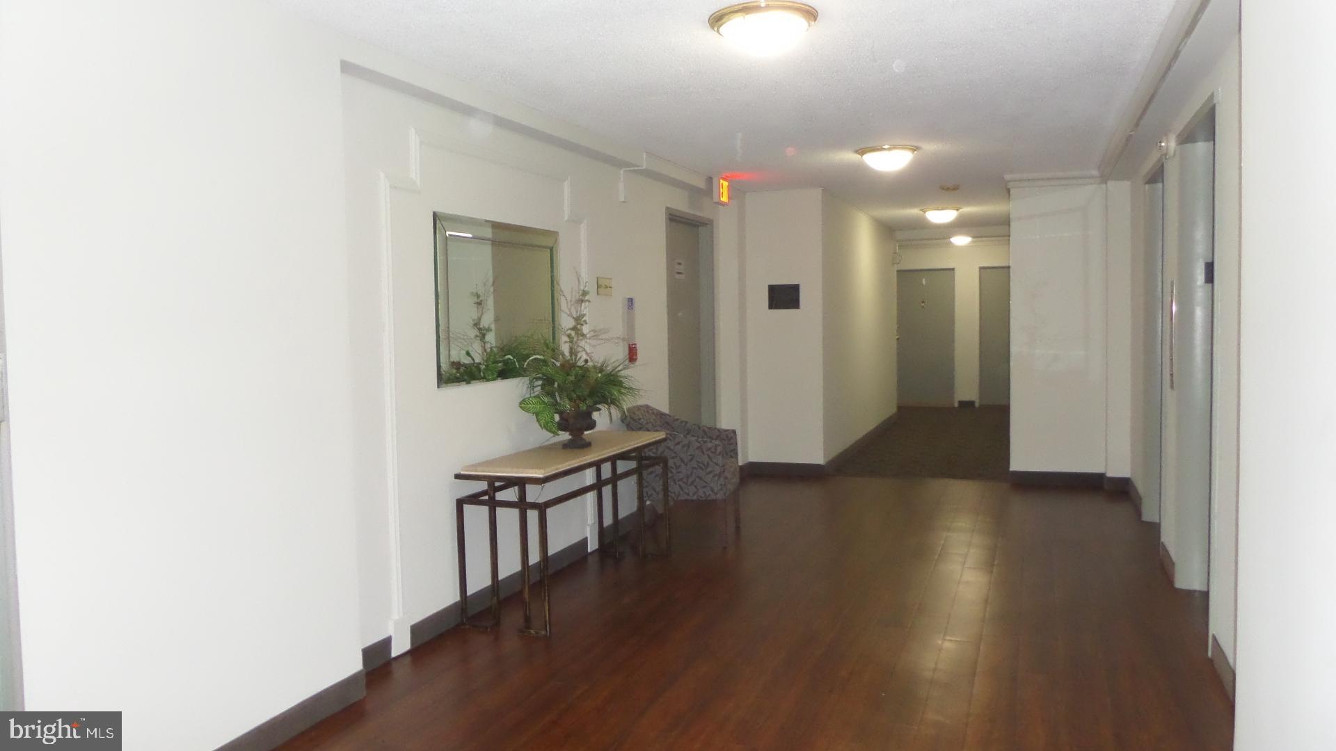 RIVER TOWERS - Residential Lease