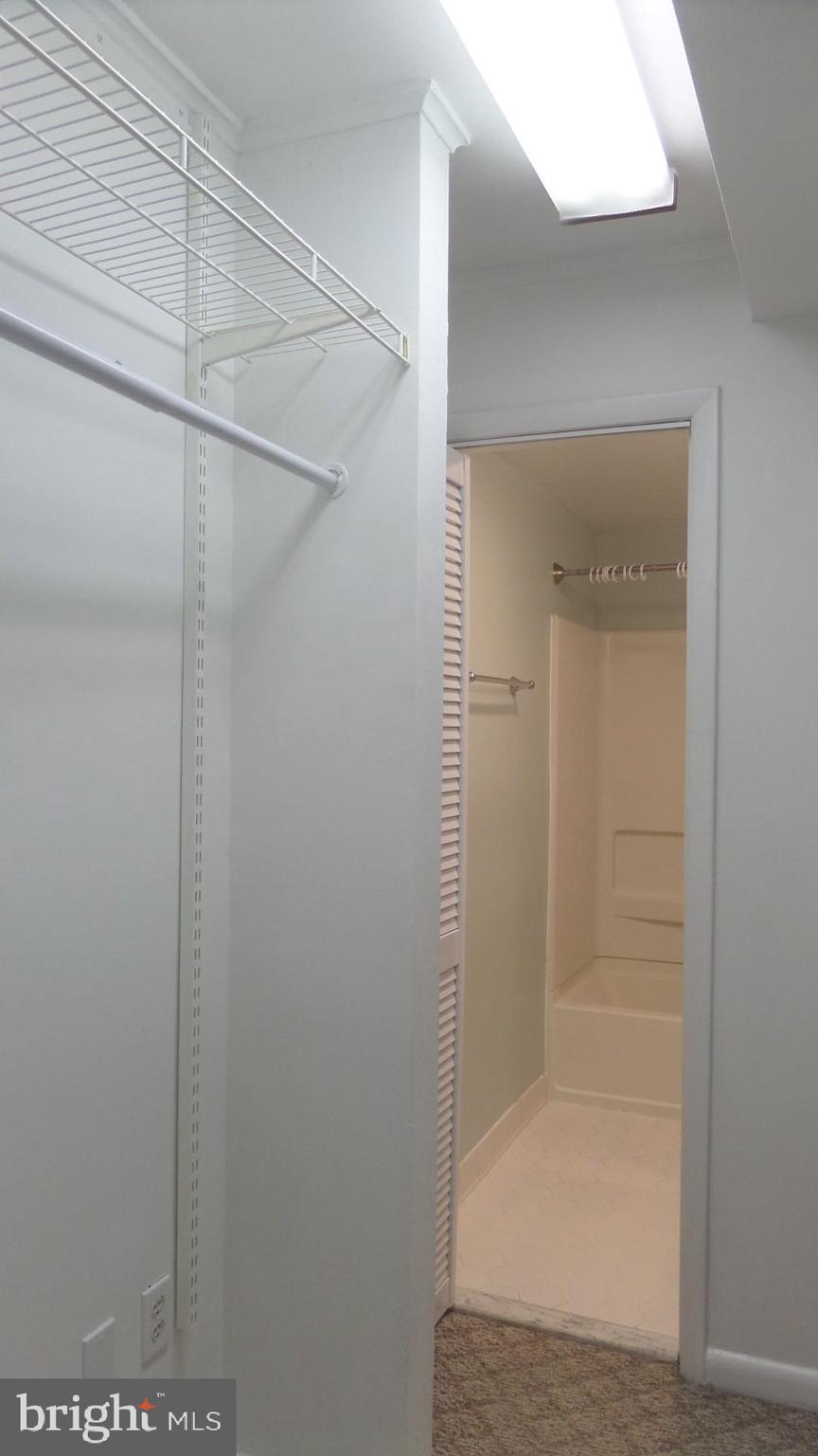 RIVER TOWERS - Residential Lease