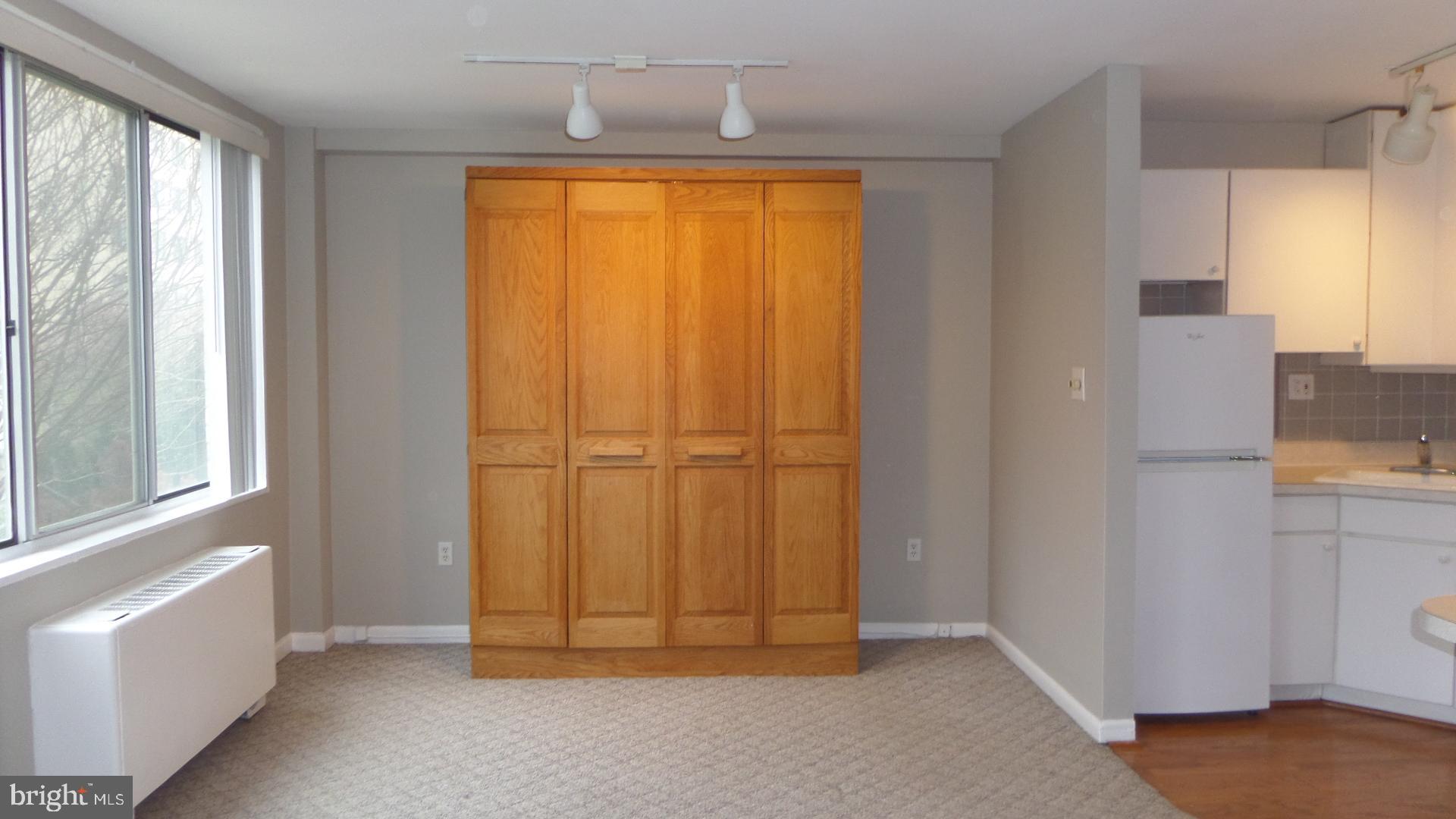 RIVER TOWERS - Residential Lease