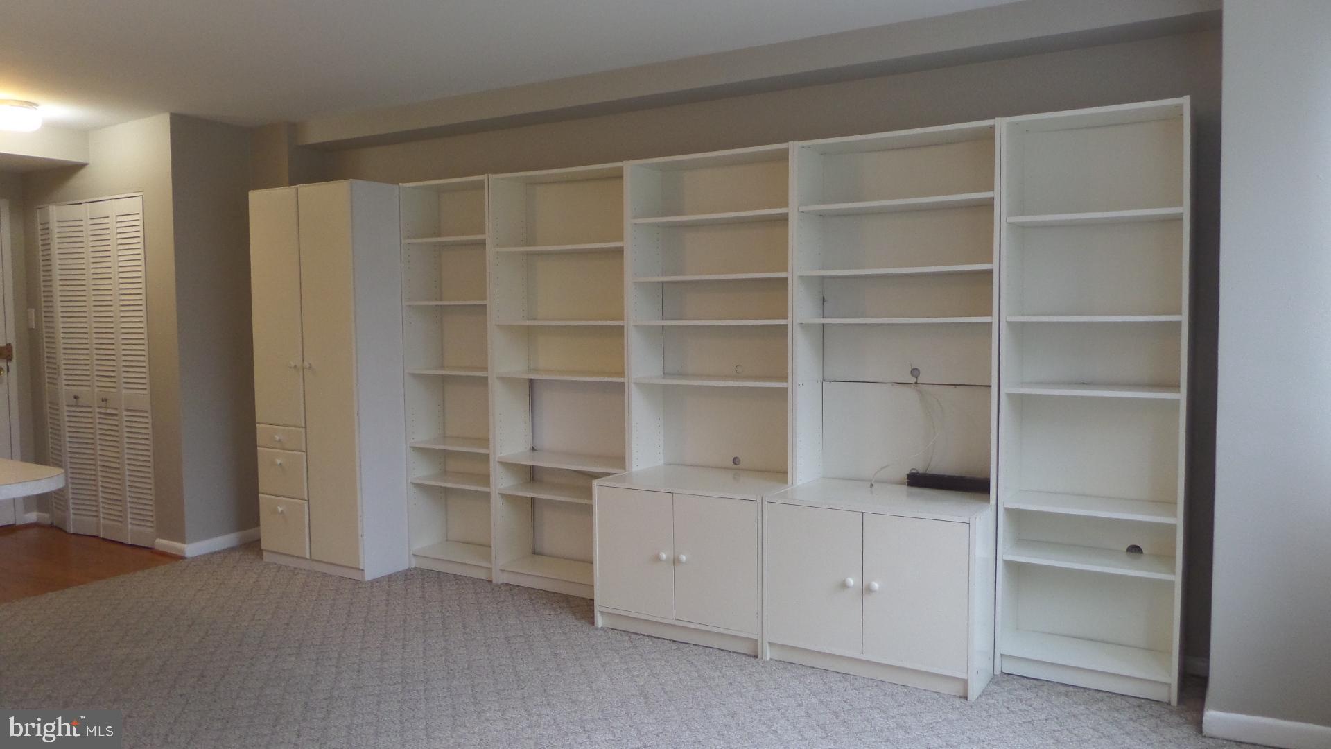 RIVER TOWERS - Residential Lease