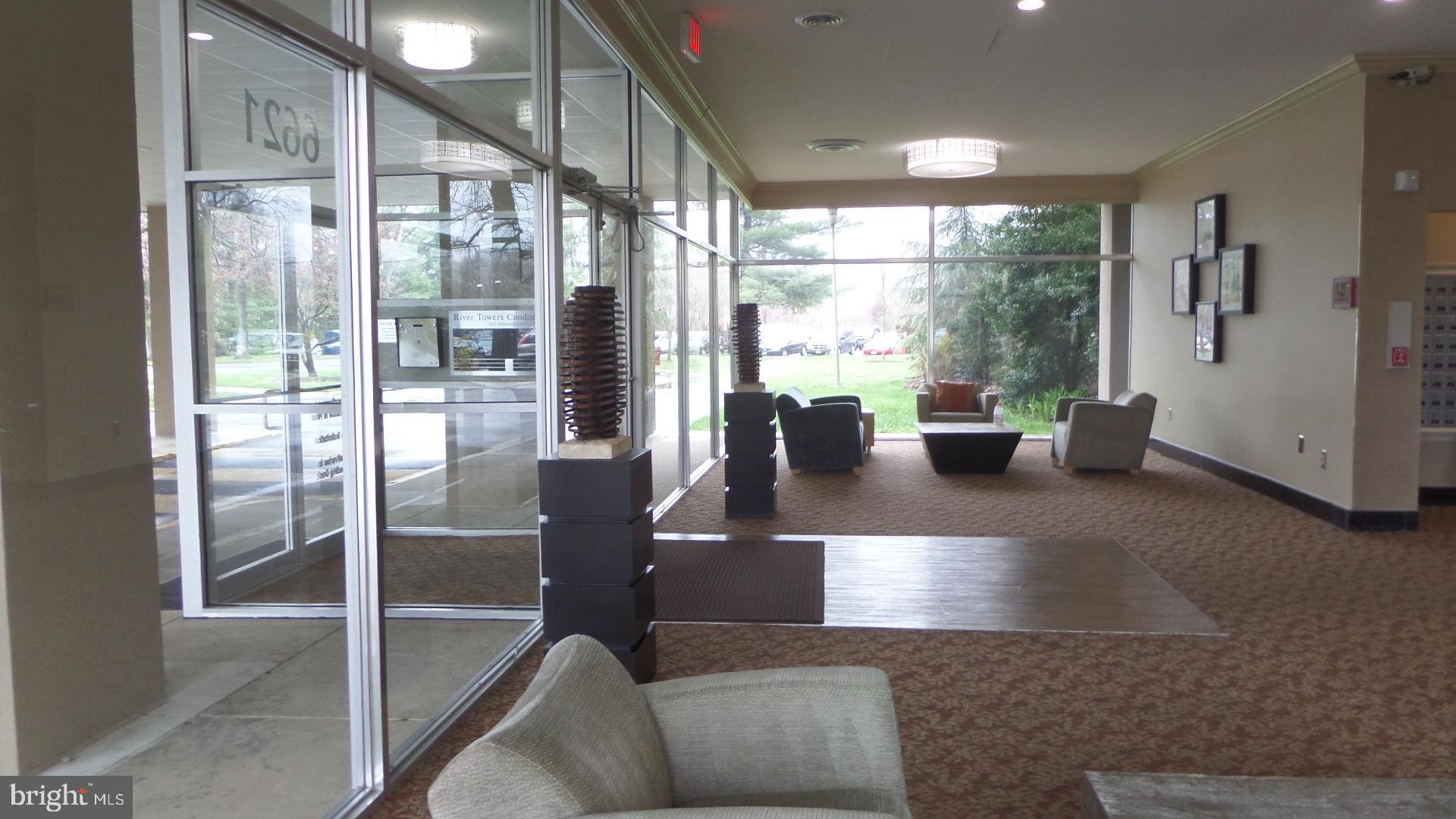 RIVER TOWERS - Residential Lease