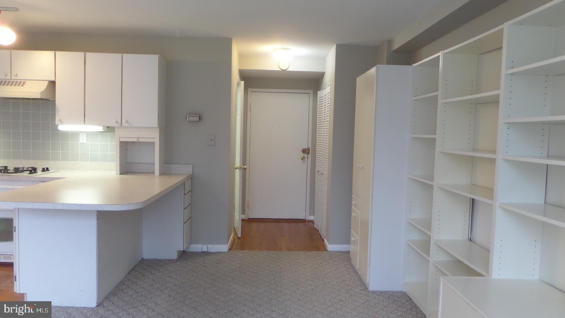 RIVER TOWERS - Residential Lease