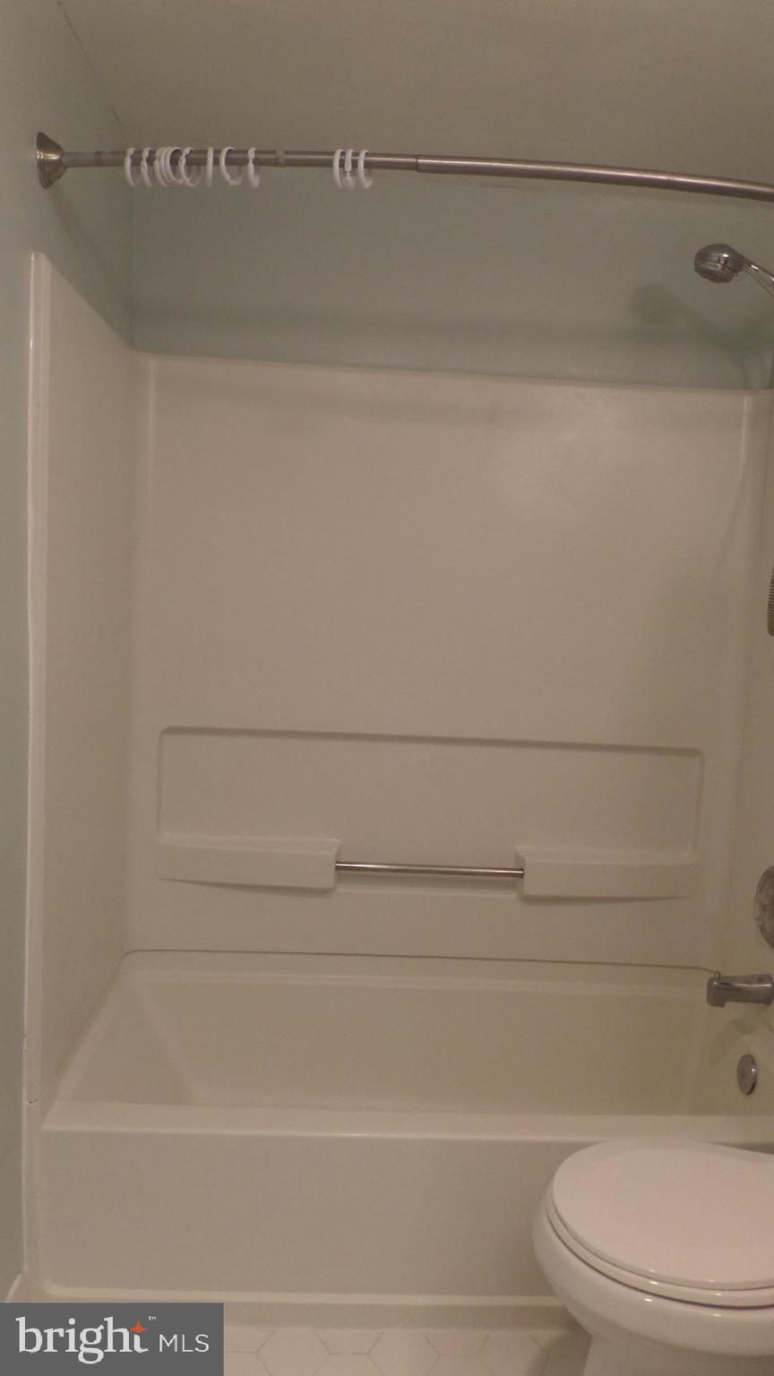 RIVER TOWERS - Residential Lease