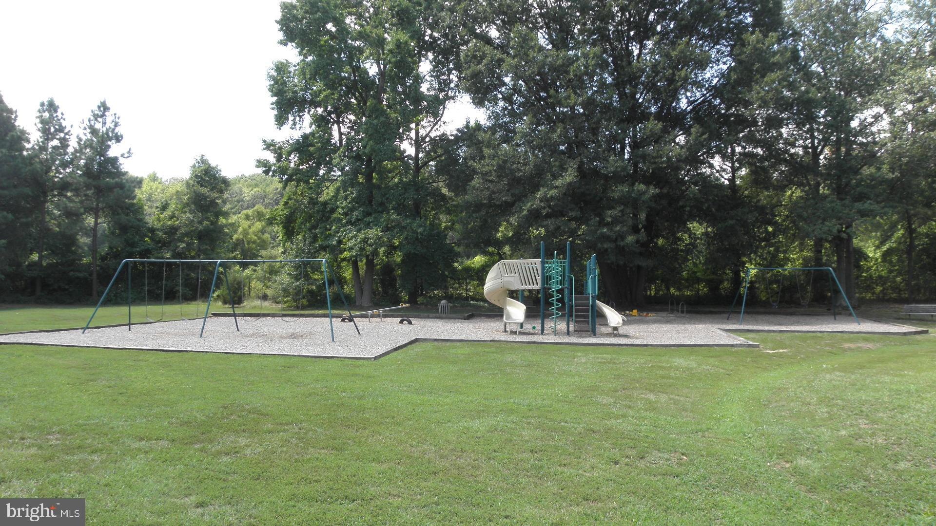 RIVER TOWERS - Residential Lease