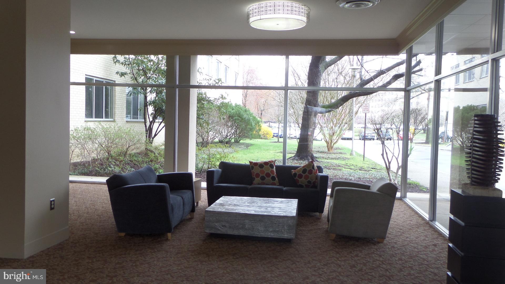 RIVER TOWERS - Residential Lease