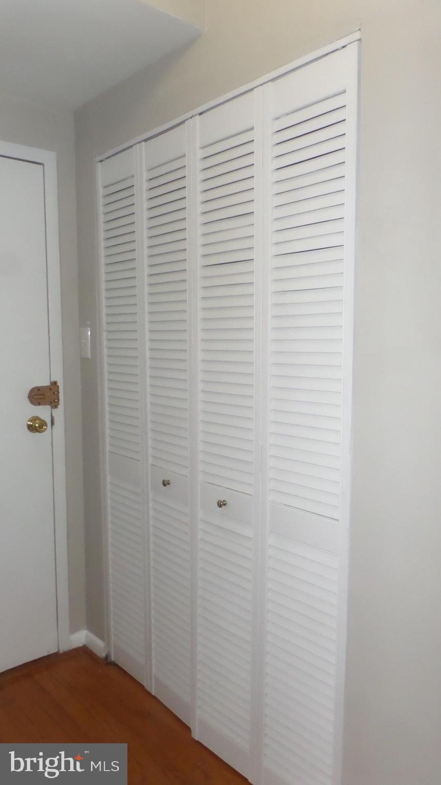 RIVER TOWERS - Residential Lease