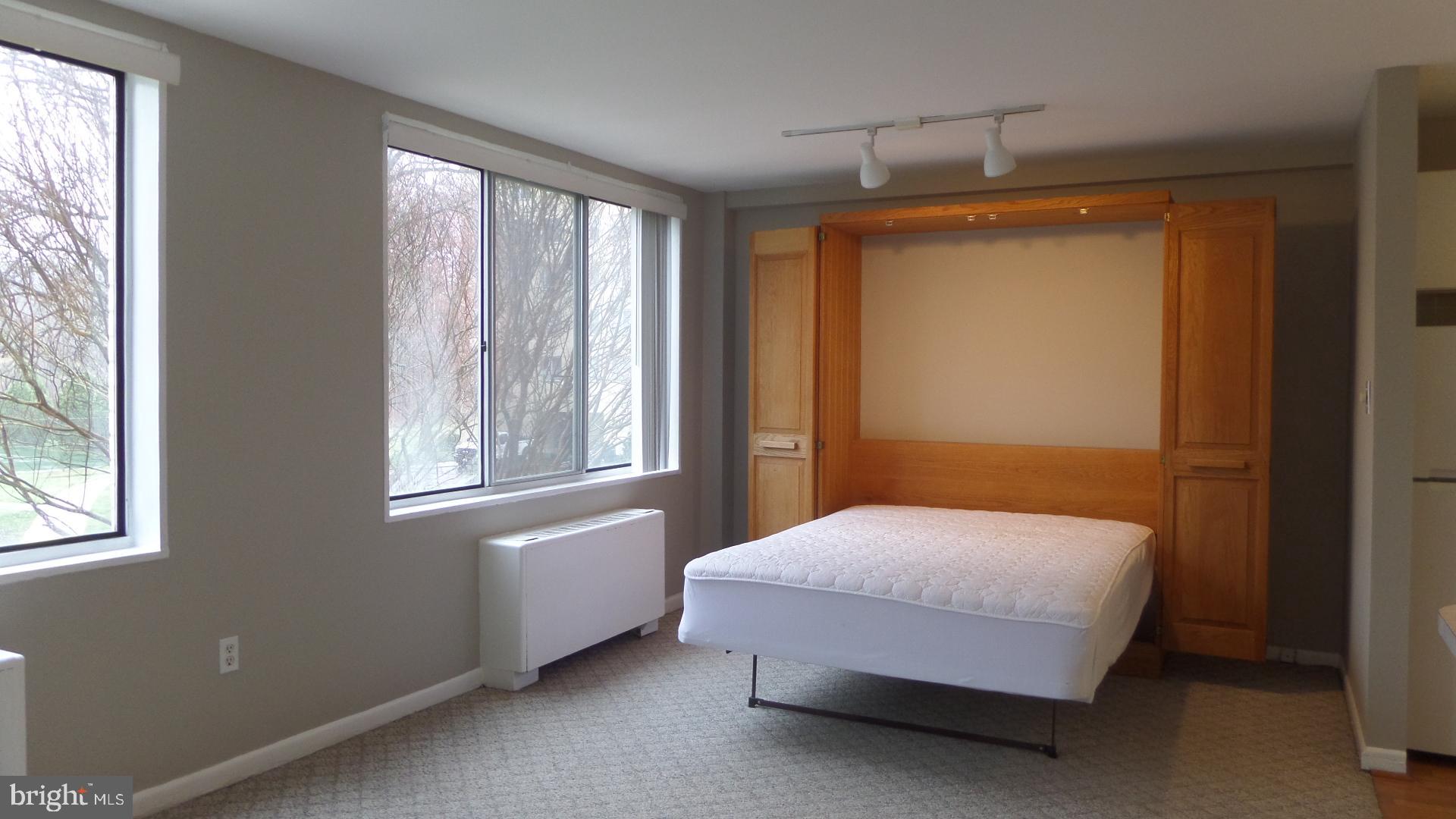 RIVER TOWERS - Residential Lease