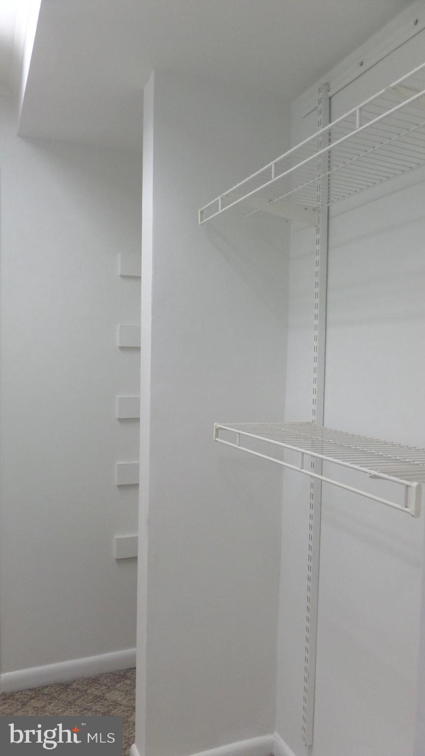 RIVER TOWERS - Residential Lease