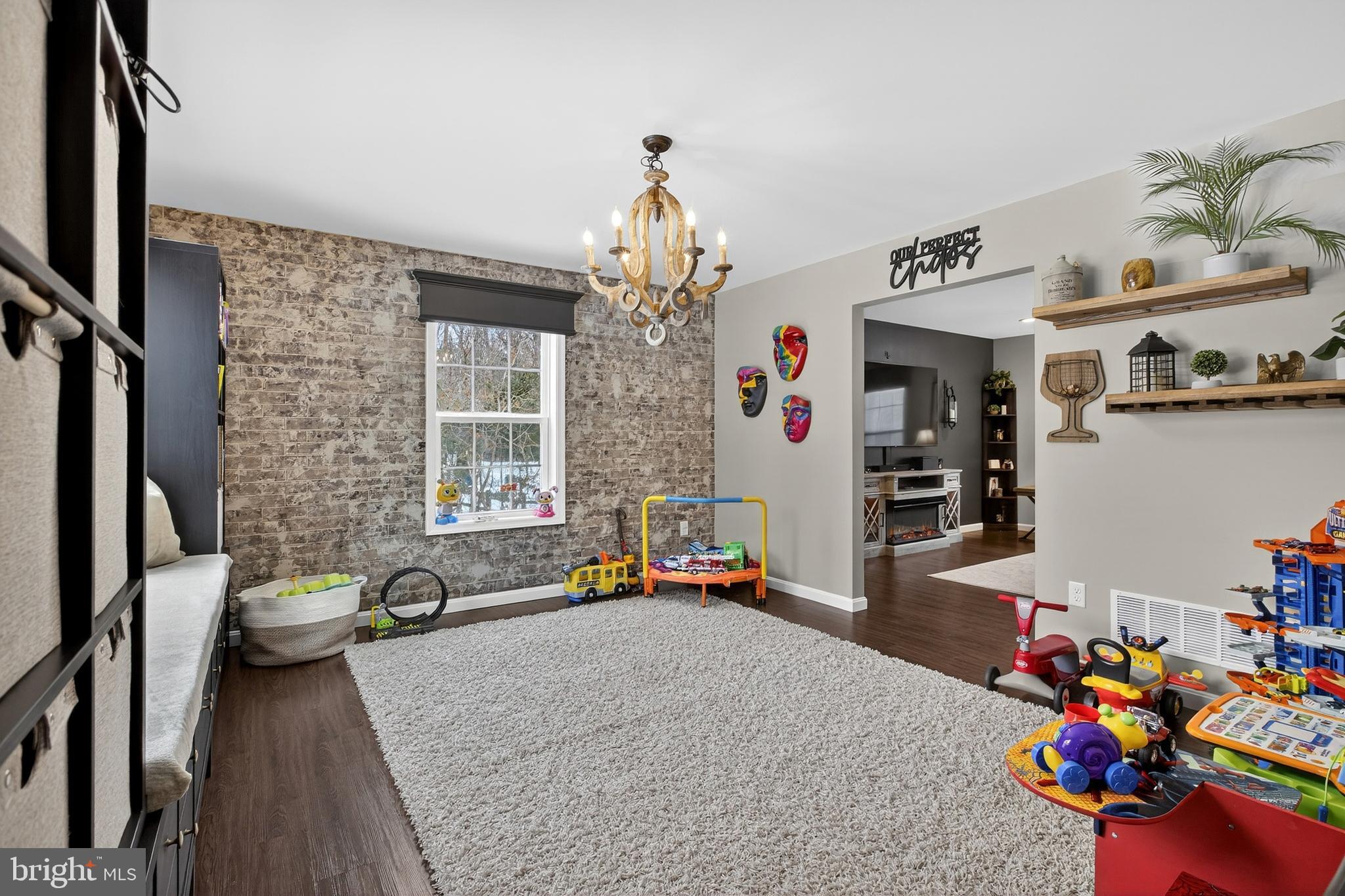 HUNTERS RUN - Residential