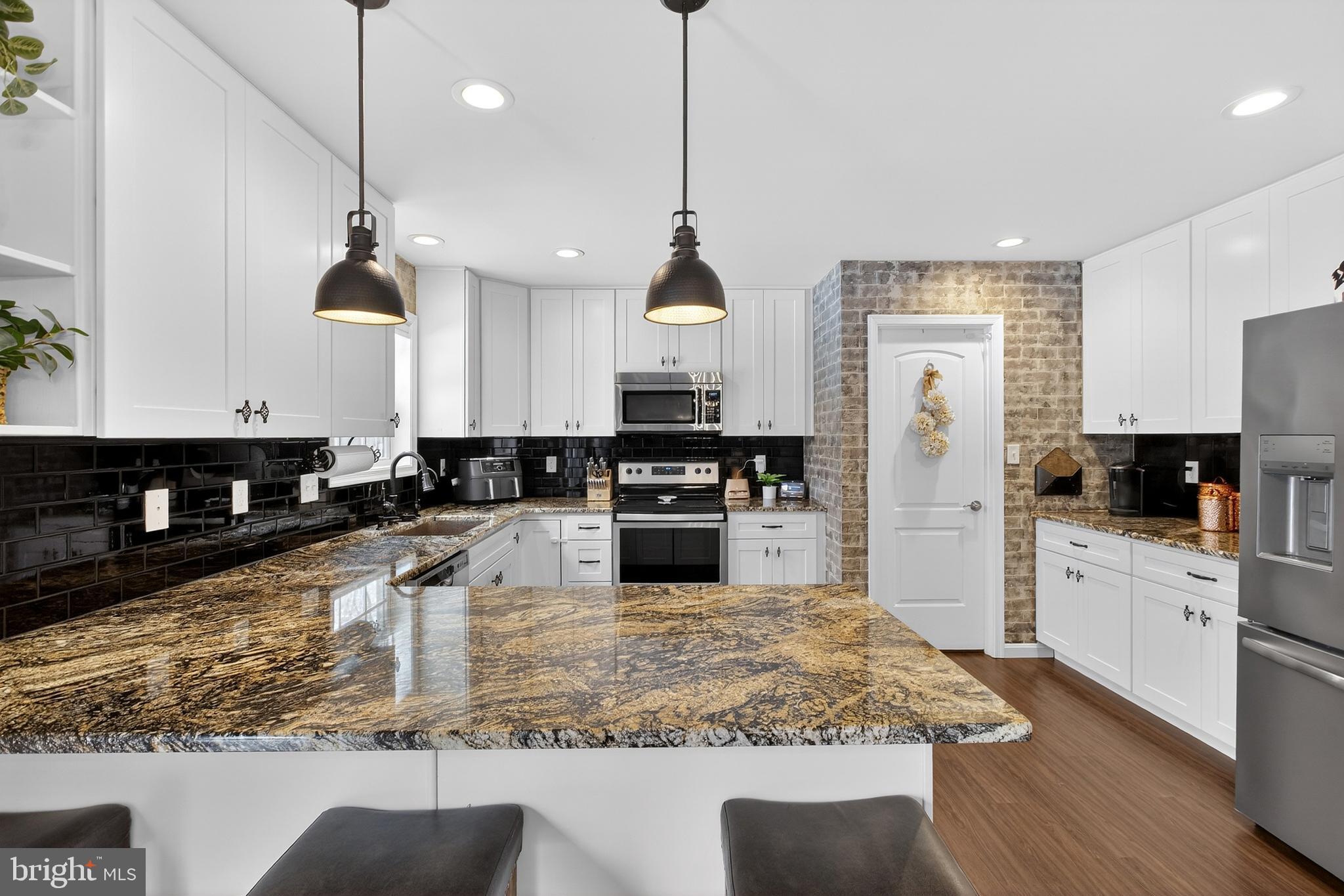 542 HUNTERS RUN BOULEVARD