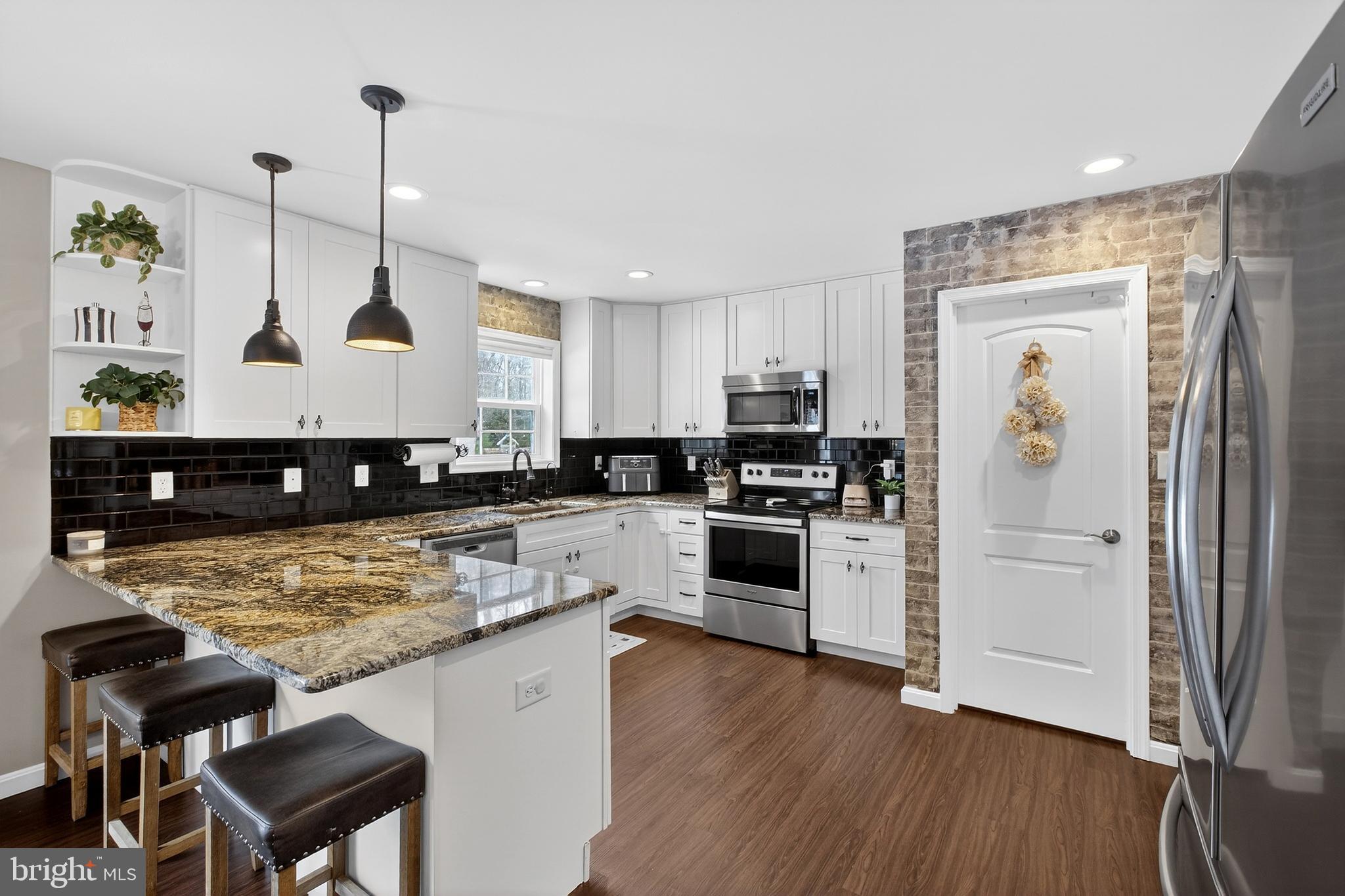 542 HUNTERS RUN BOULEVARD