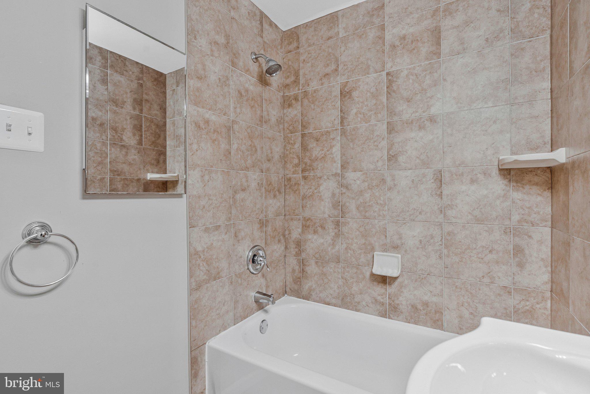 MC LEAN CHASE - Residential