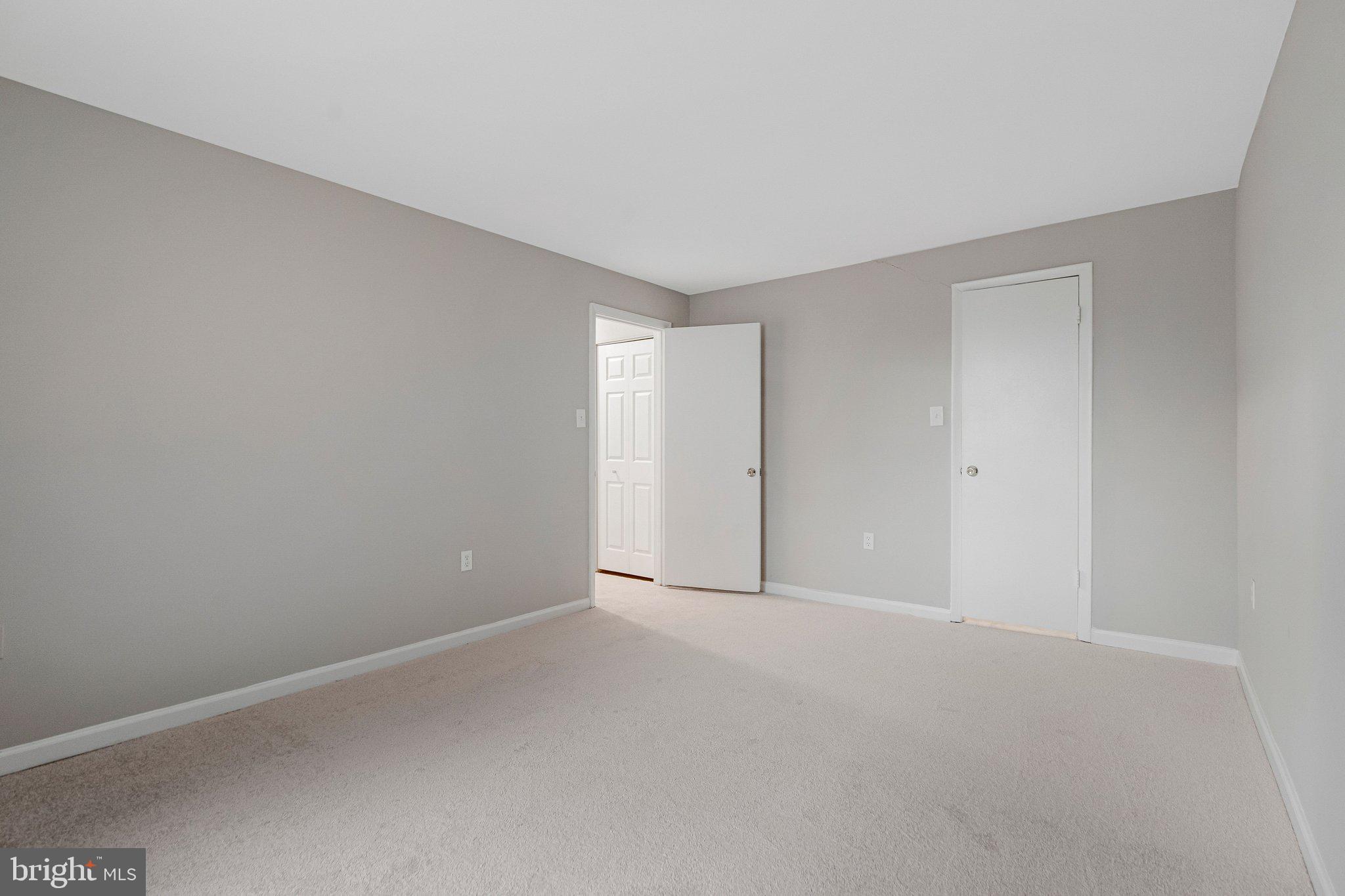 MC LEAN CHASE - Residential