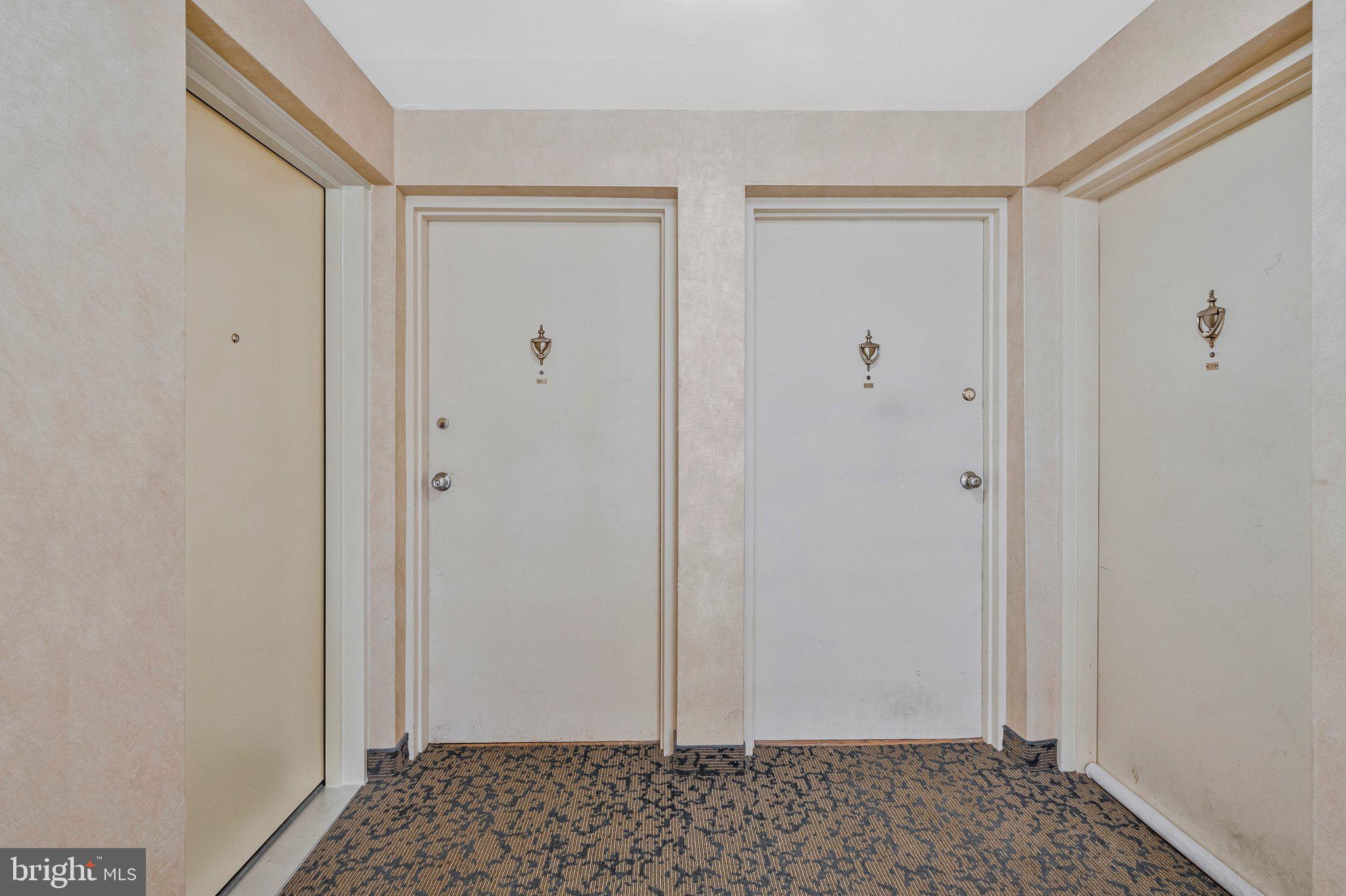 MC LEAN CHASE - Residential