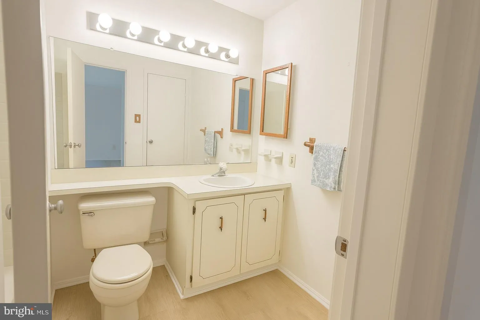 Newtown, Pennsylvania 18940, United States, 2 Bedrooms Bedrooms, ,1 BathroomBathrooms,Residential,Contingent,202088