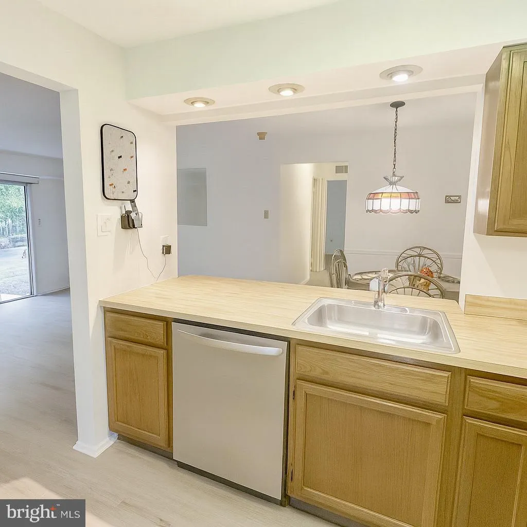 Newtown, Pennsylvania 18940, United States, 2 Bedrooms Bedrooms, ,1 BathroomBathrooms,Residential,Contingent,202088