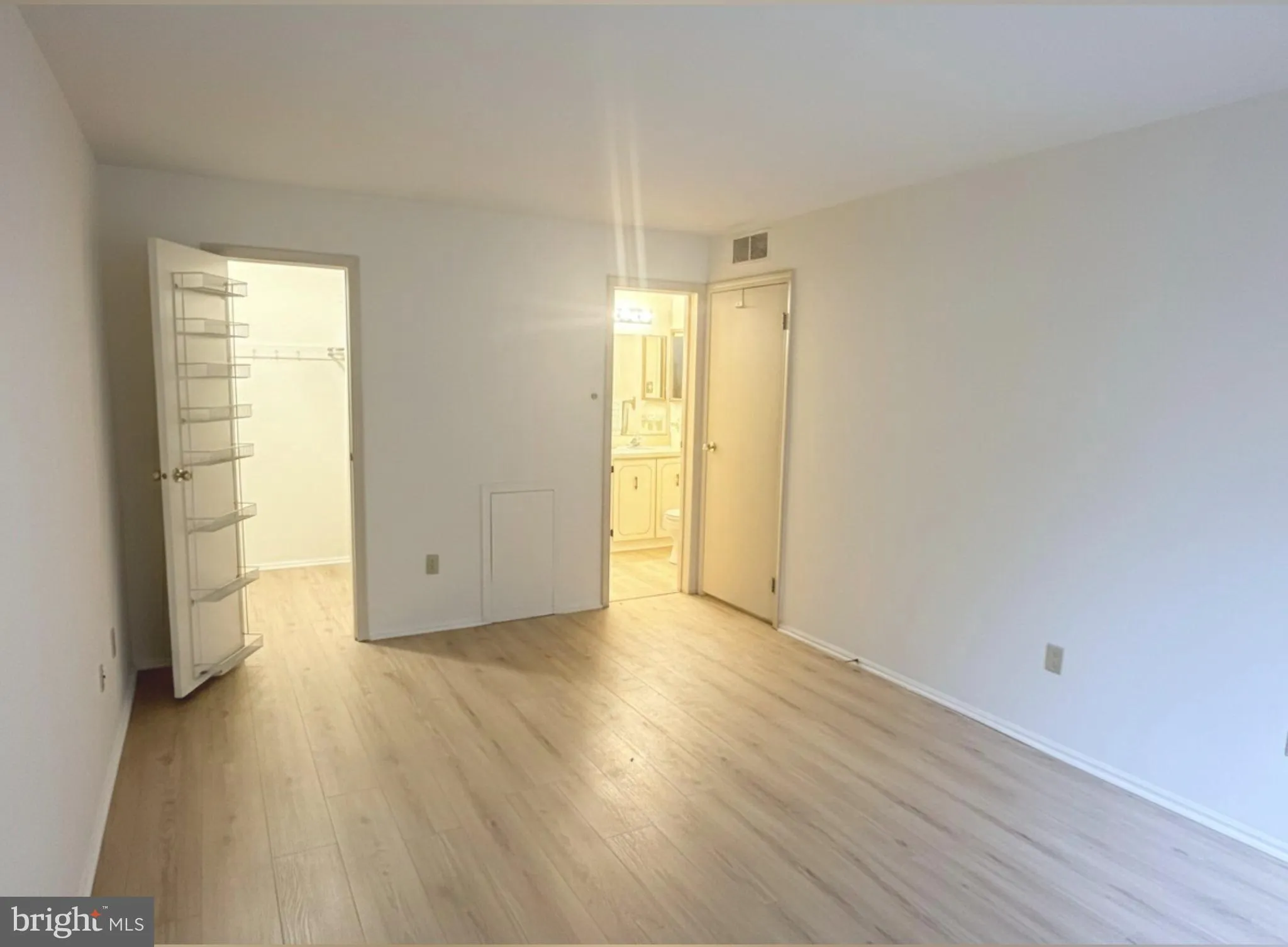 Newtown, Pennsylvania 18940, United States, 2 Bedrooms Bedrooms, ,1 BathroomBathrooms,Residential,Contingent,202088