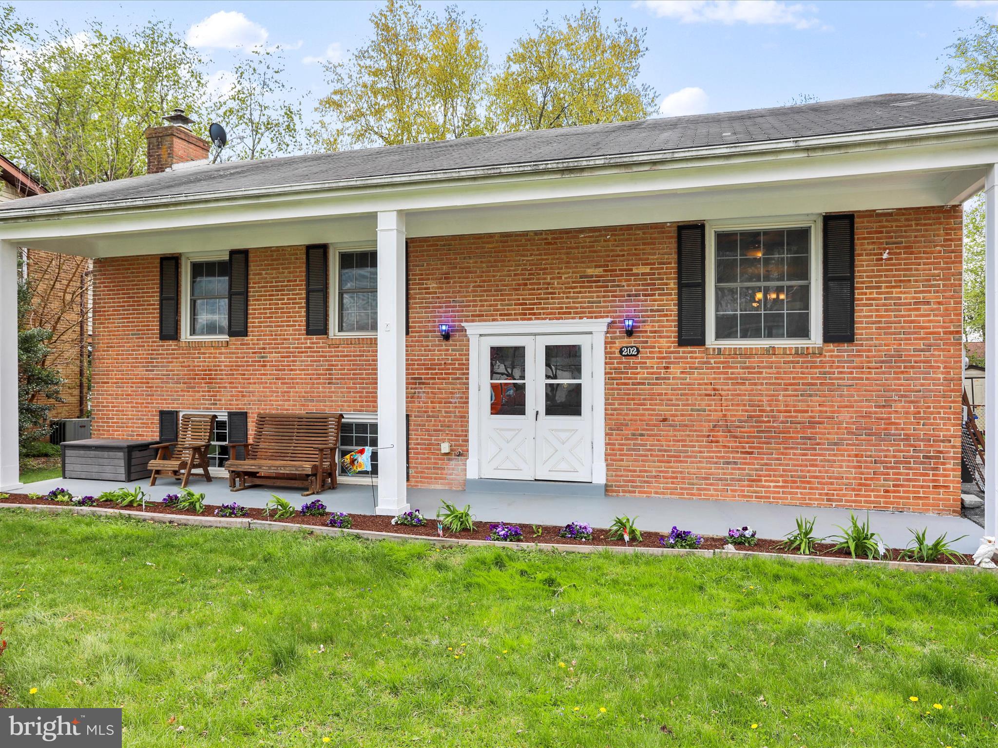 202 GLADE BOULEVARD