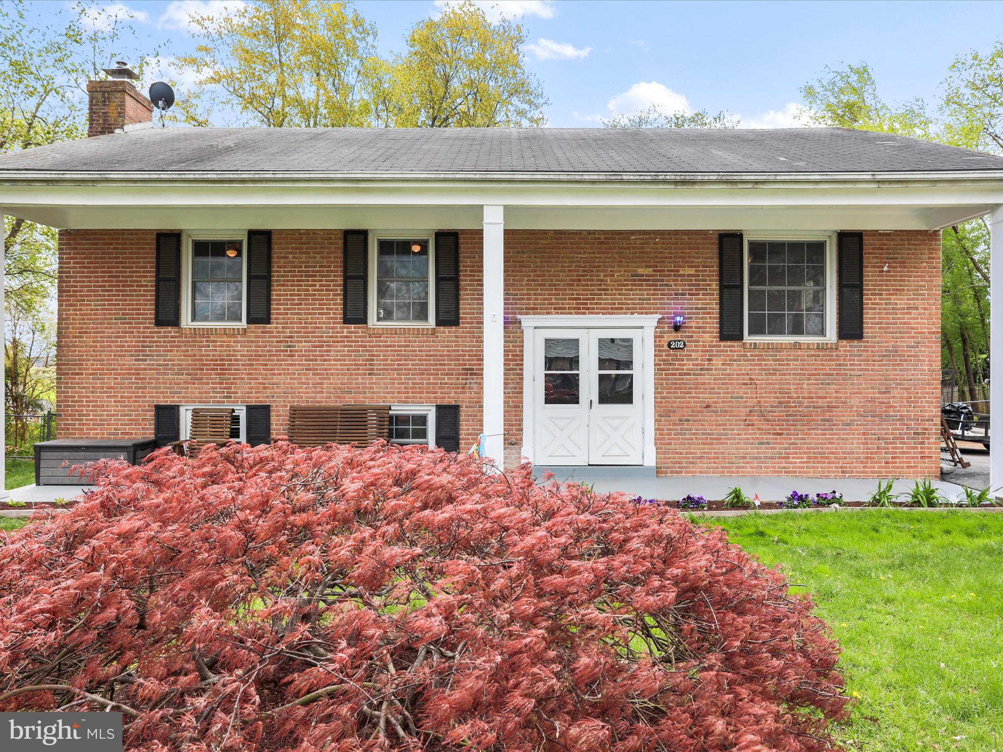 202 GLADE BOULEVARD
