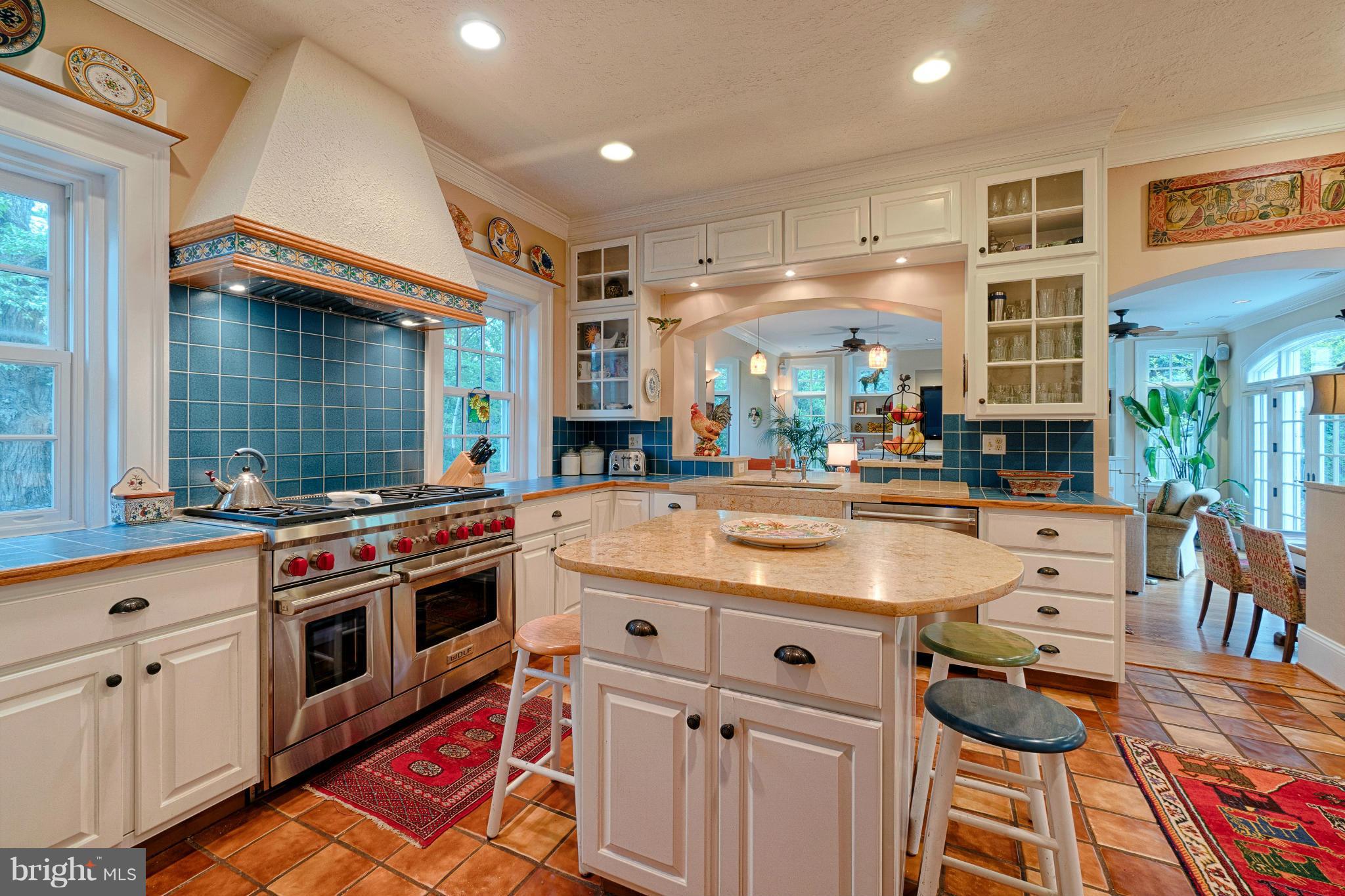 COUNTRY CLUB HILLS - Residential