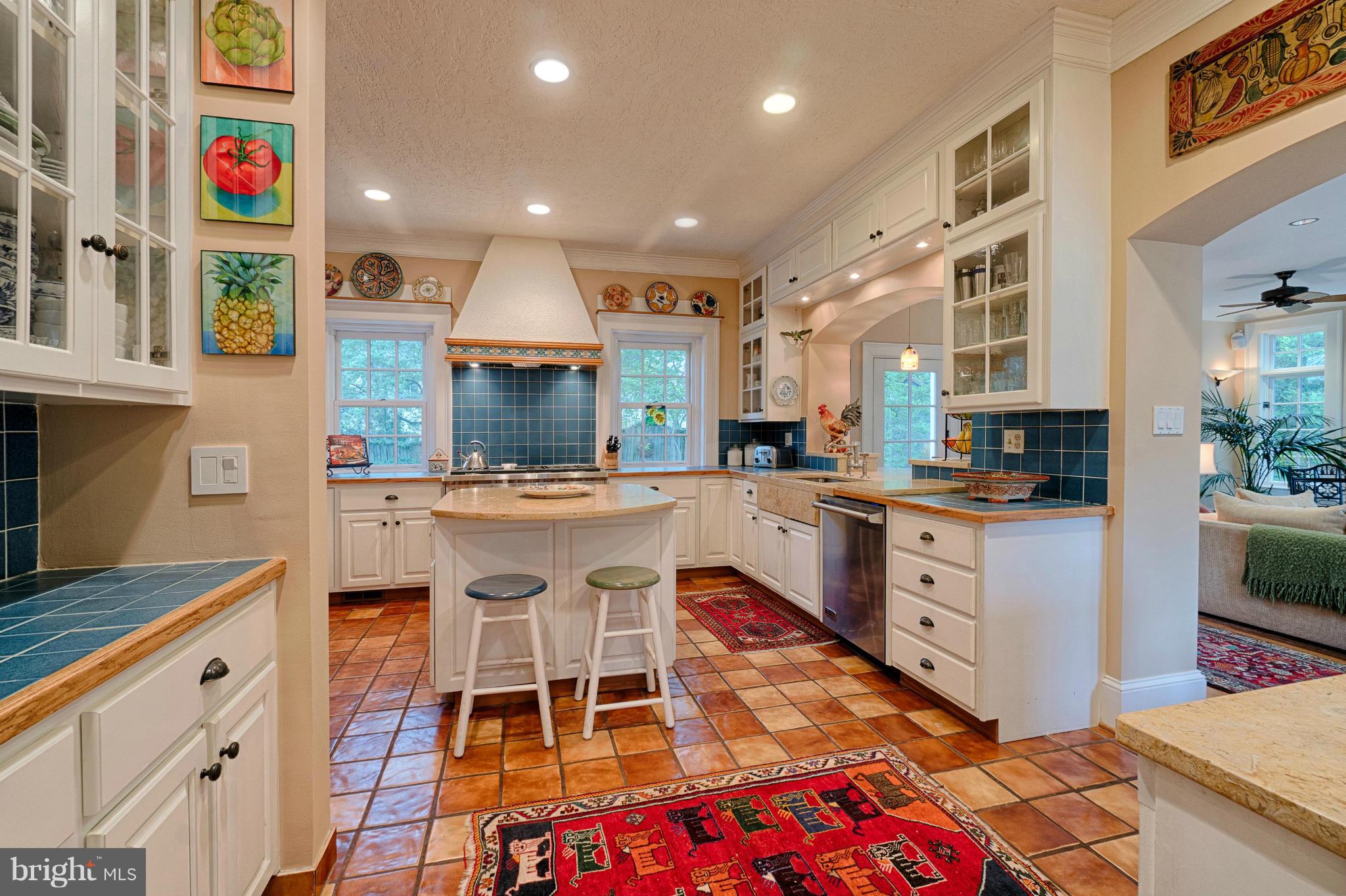 COUNTRY CLUB HILLS - Residential