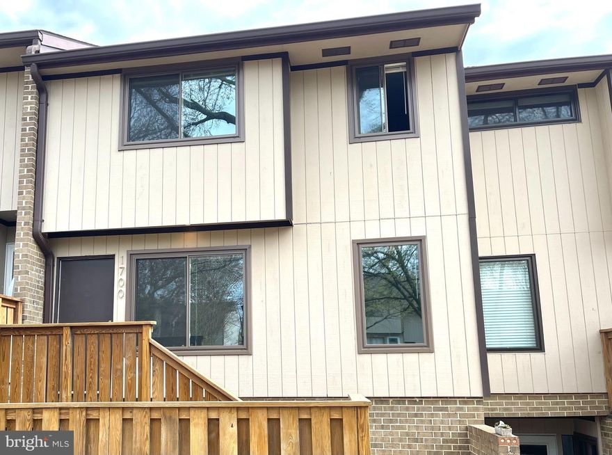 LARGEST MODEL AT THE WESTERLIES TH W/ 3 BR, 2.5 BATHS WITH VIEW OF THE COURTYARD. LARGE WASHER & DRYER IN KITCHEN. CLOSE PROXIMITY TO SAFEWAY, NEIGHBORHOOD STARBUCKS & LOST DOG CAFE. 1 MILE TO METRO. PROFESSIONALLY MANAGED, NO PETS. $50.00 APPLICATION FEE PER ADULT.