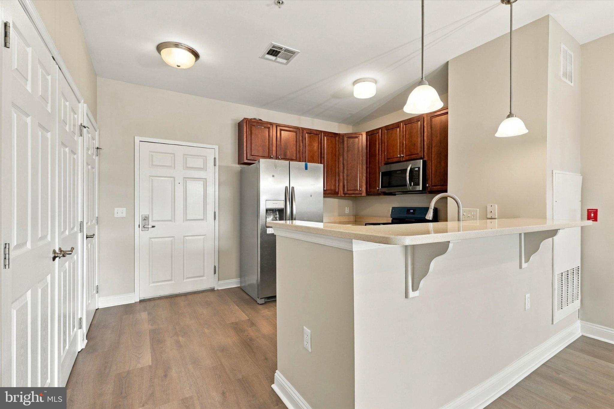 300 W ELM STREET 2116