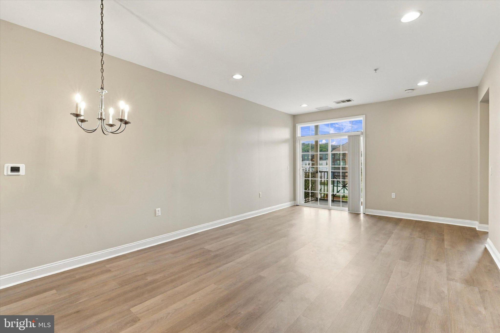 300 W ELM STREET 2116