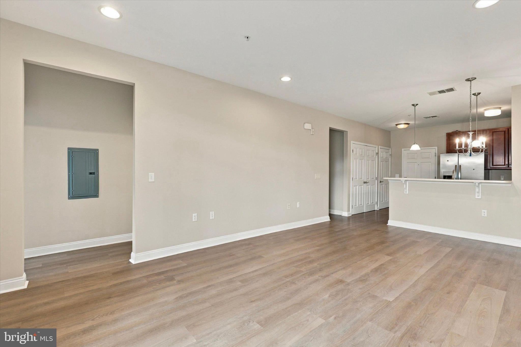 300 W ELM STREET 2116