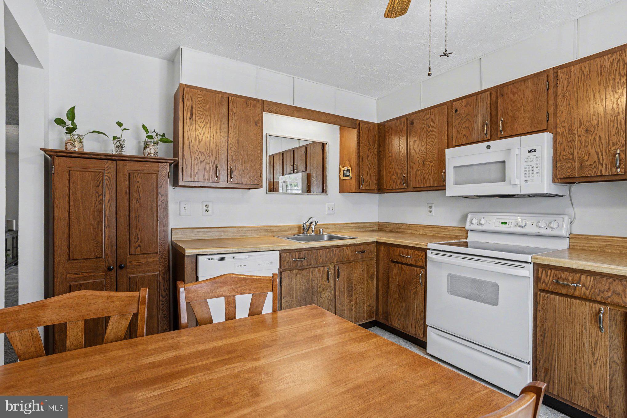 OAK LANDING - Residential