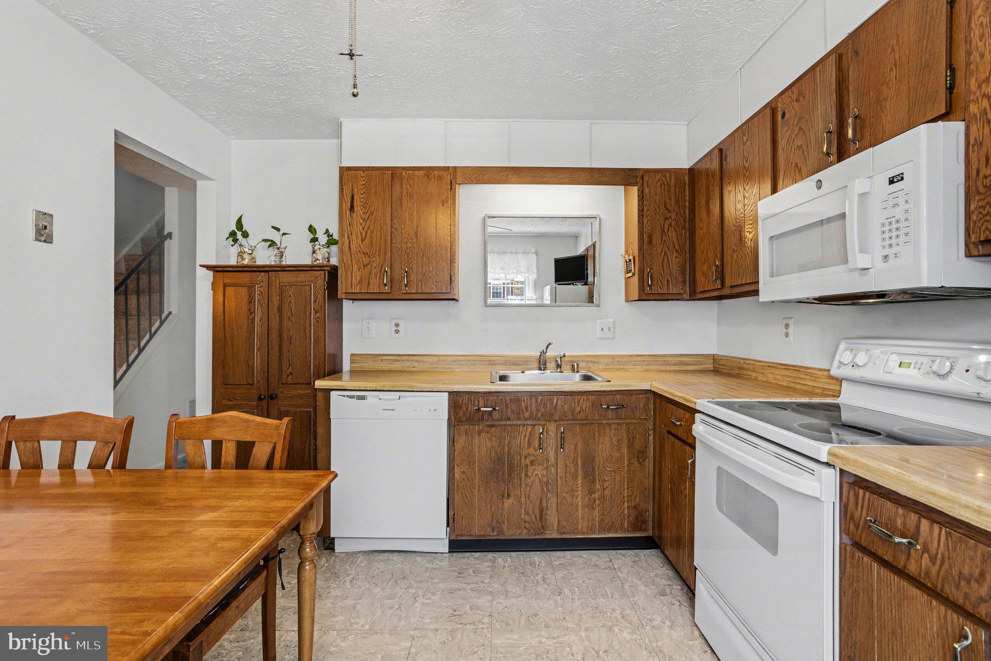 OAK LANDING - Residential