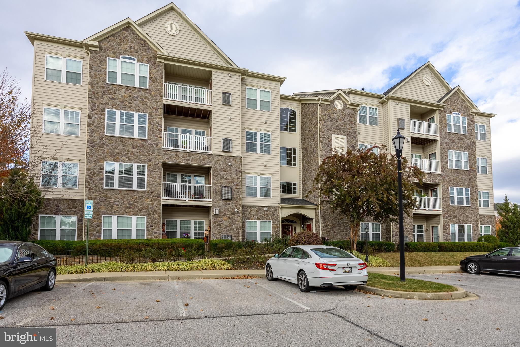 COURTYARDS AT WAVERLY WOODS EAST - Residential