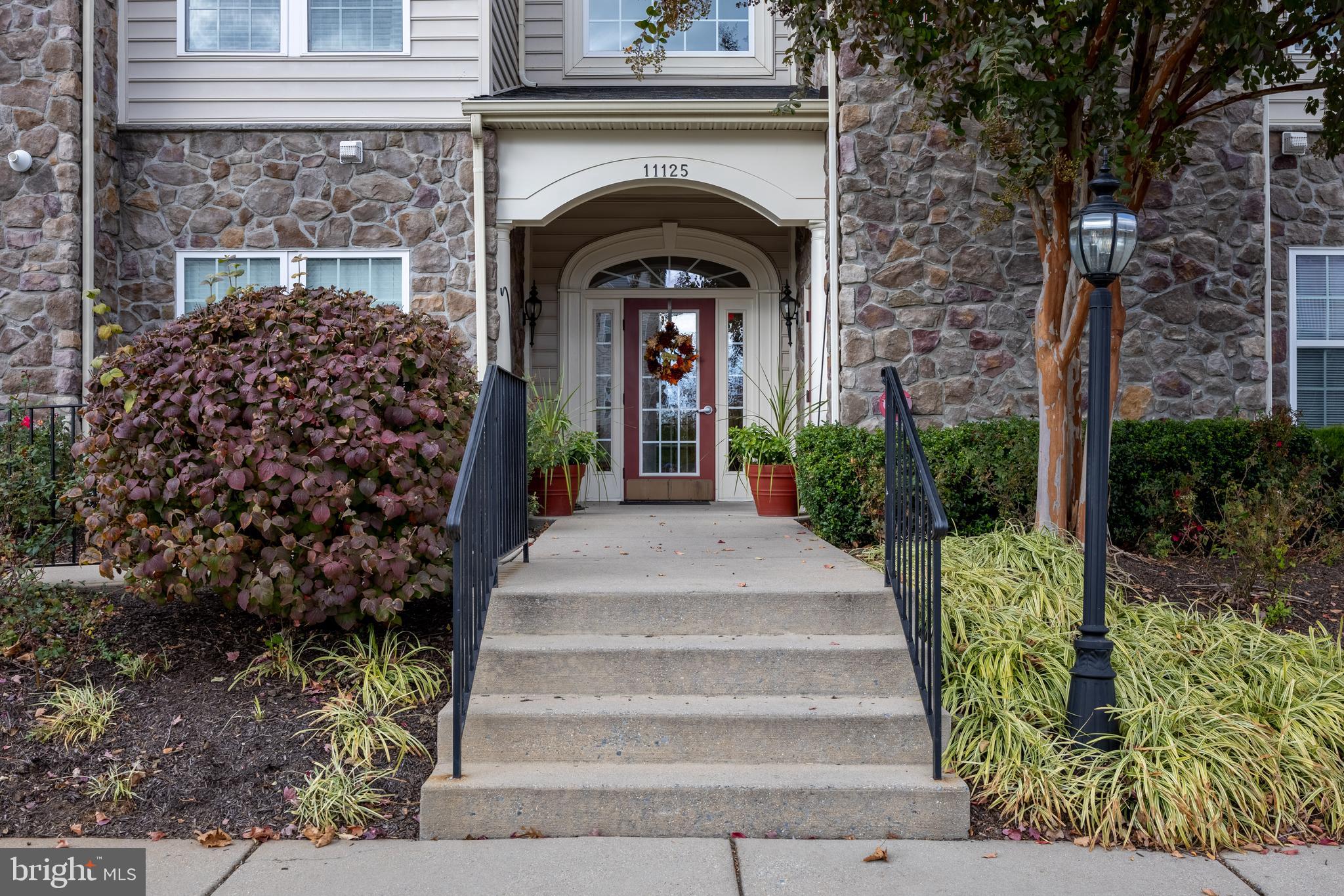 COURTYARDS AT WAVERLY WOODS EAST - Residential